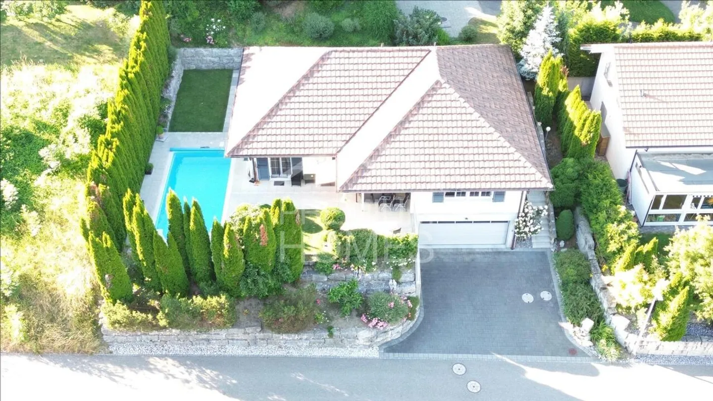 Casa elegante con piscina a Niederwil - Foto 1 di 13
