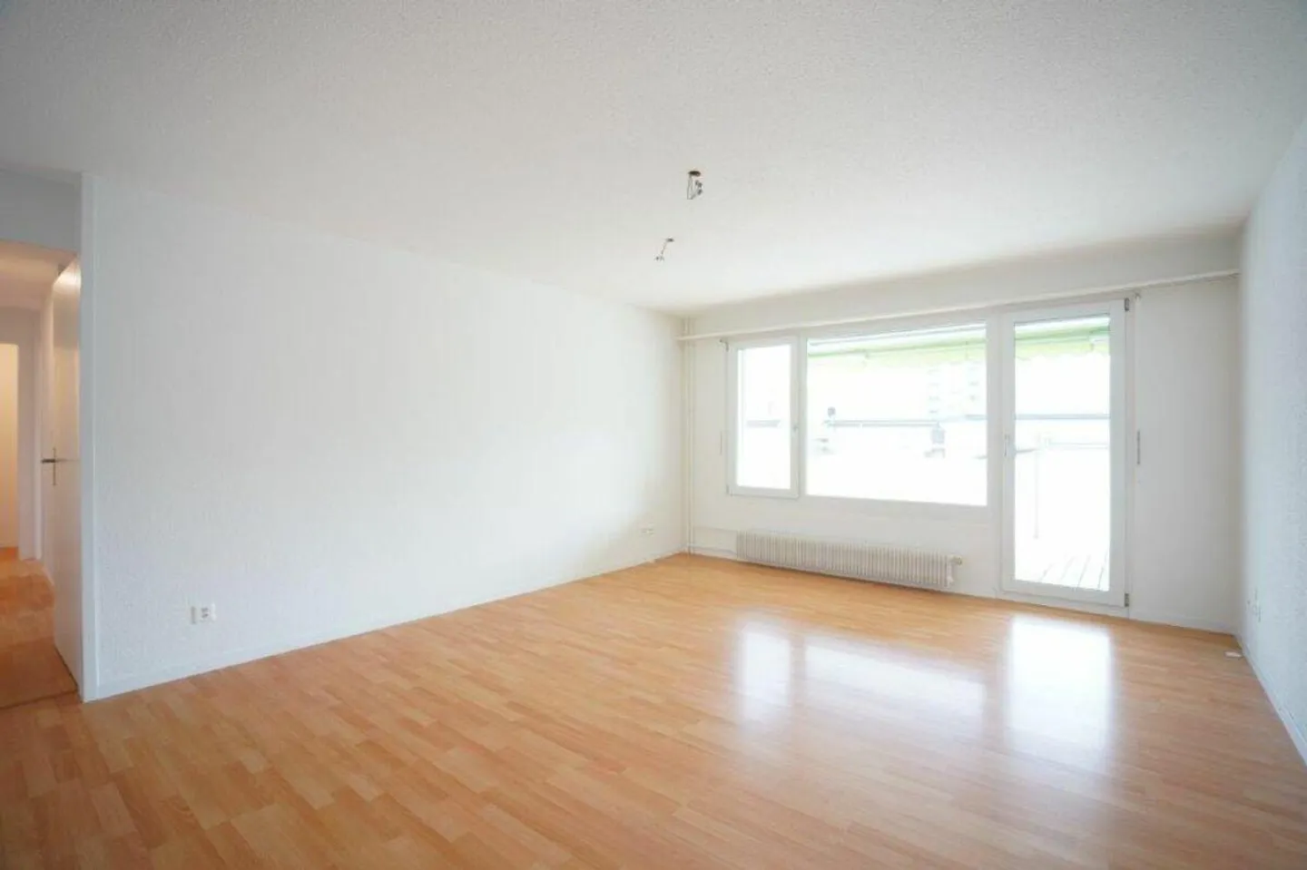 Bright 4.5-room apartment on the 2nd floor with balcony - Photo 3 of 11