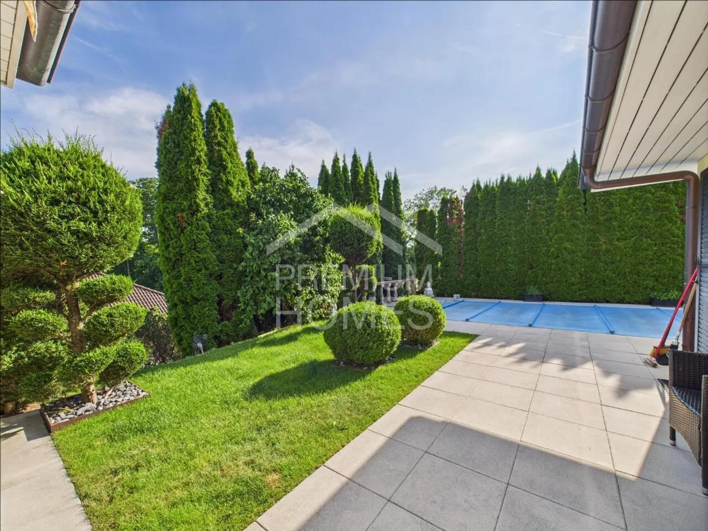Casa elegante con piscina a Niederwil - Foto 3 di 13