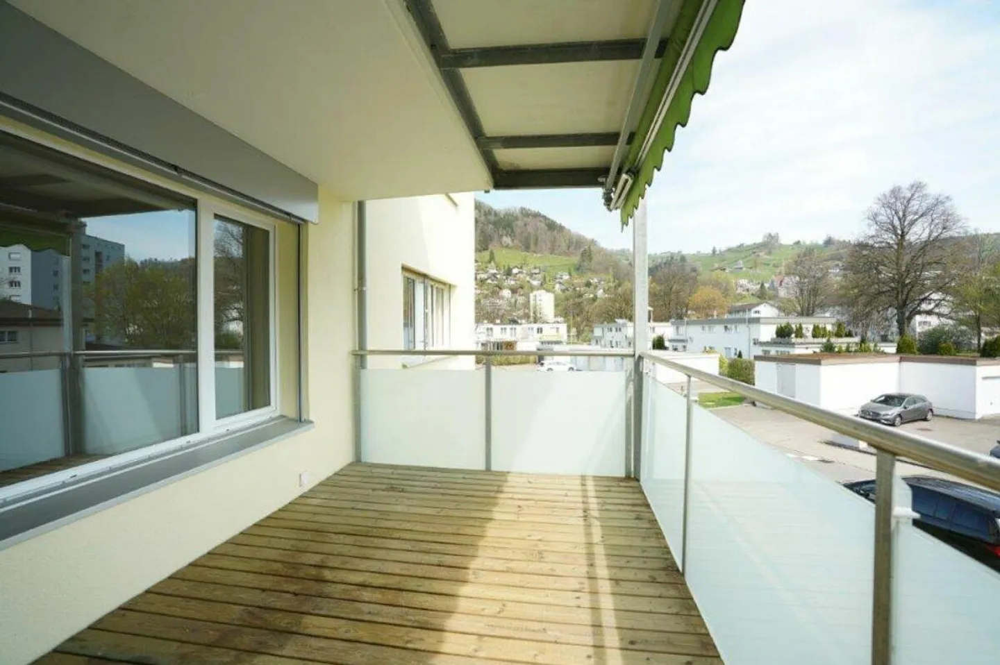 Bright 4.5-room apartment on the 2nd floor with balcony - Photo 2 of 11