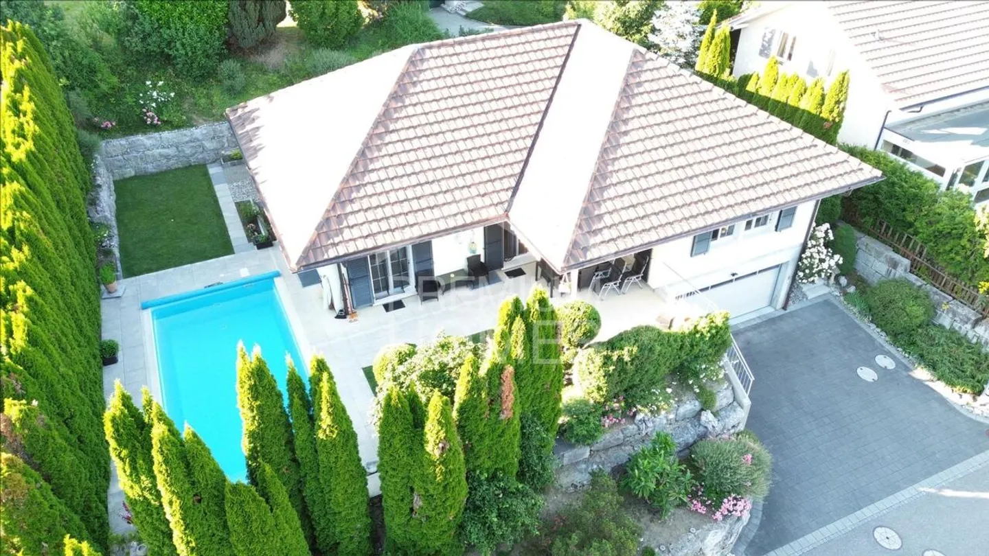 Casa elegante con piscina a Niederwil - Foto 12 di 13