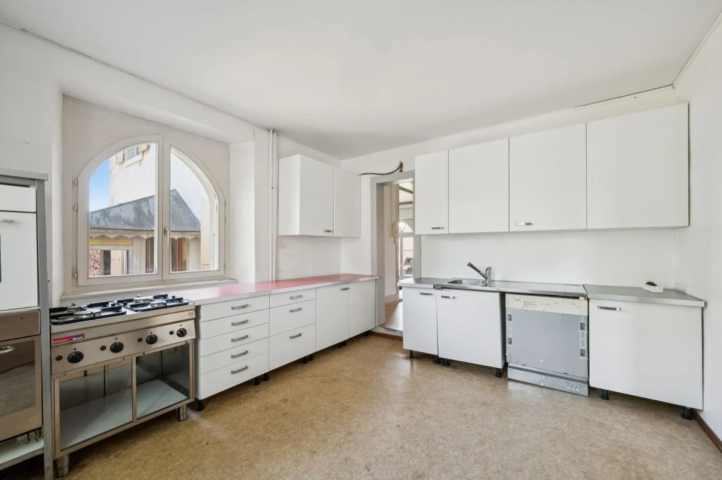 Geschichtsträchtiges 9.0-Zimmer-Einfamilienhaus mit Atelier - Foto 5 von 13