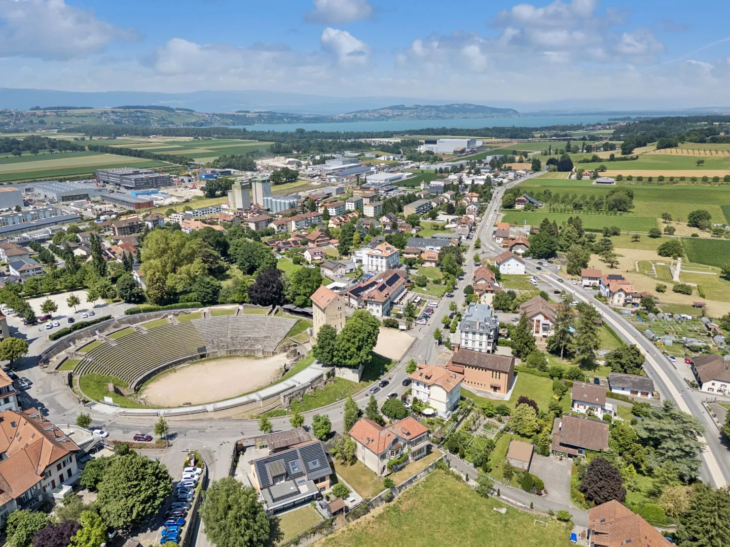 Geschichtsträchtiges 9.0-Zimmer-Einfamilienhaus mit Atelier - Foto 2 von 13