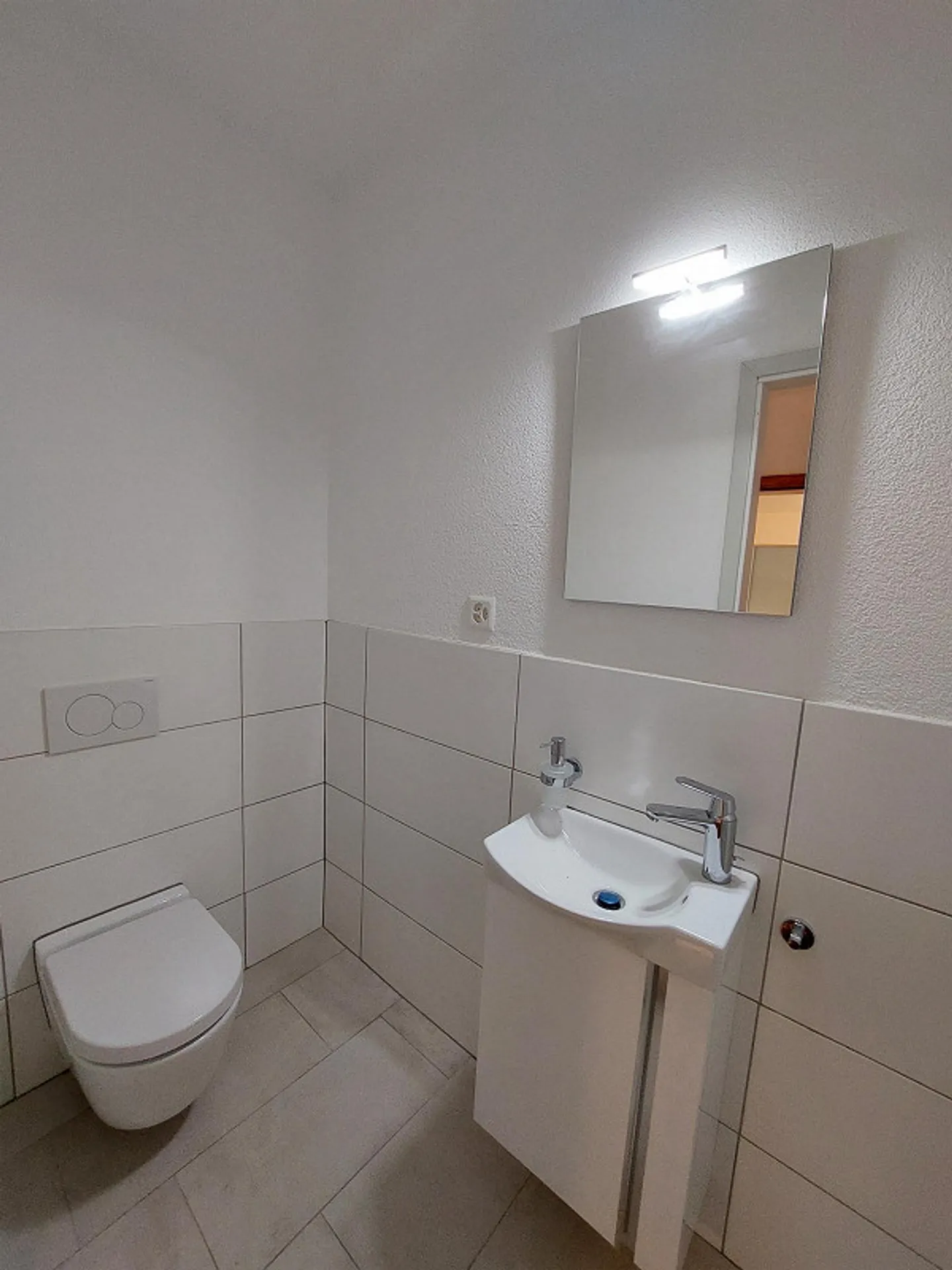 Attractive 2.5-room apartment available! - Photo 8 of 9