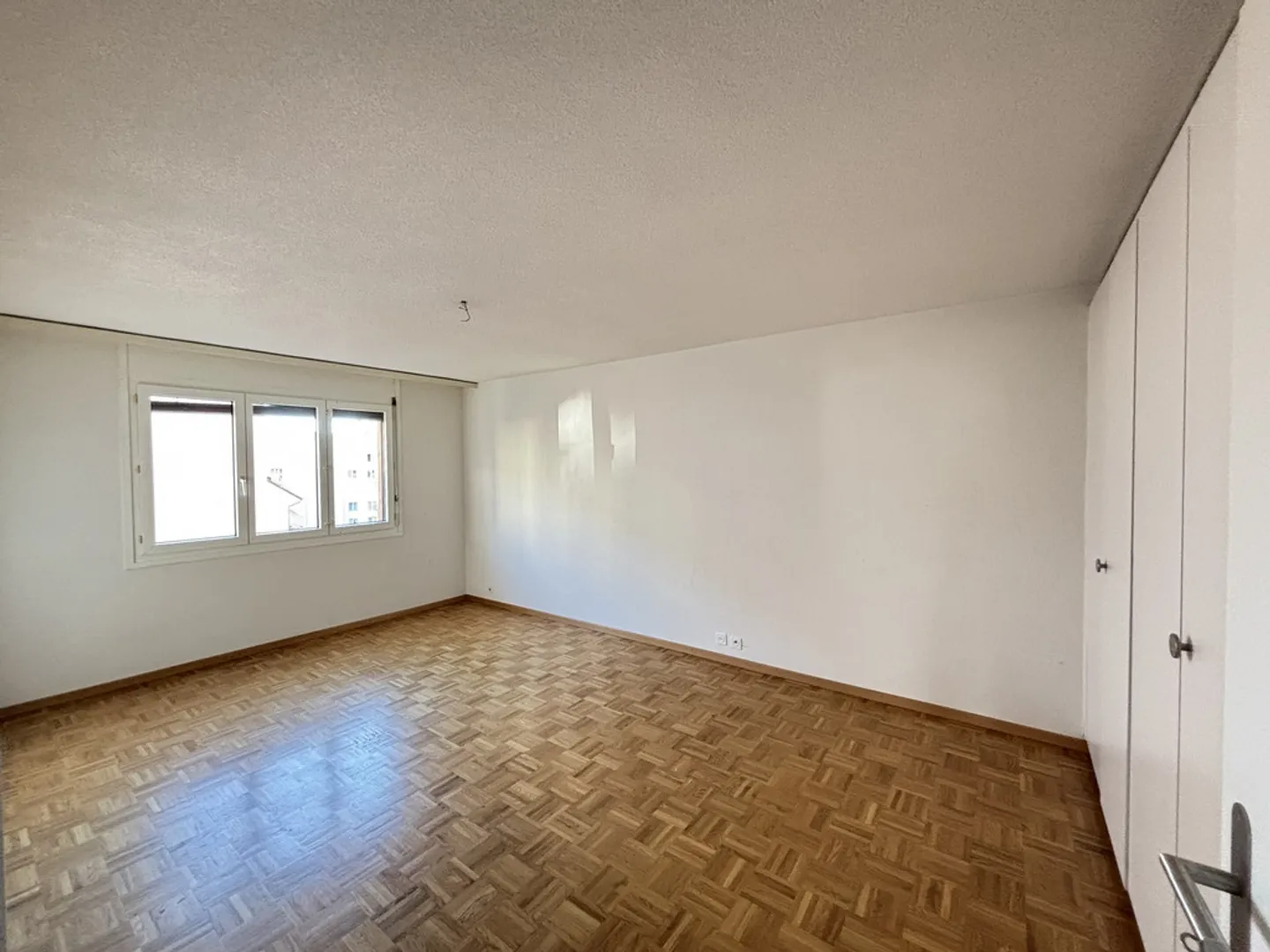 Geräumige 3,5-Zimmer-Wohnung in Lausanne, nahe dem Sauvabelin-Park - Foto 3 von 8