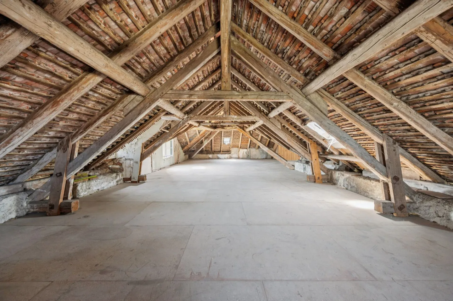 Geschichtsträchtiges 9.0-Zimmer-Einfamilienhaus mit Atelier - Foto 11 von 13