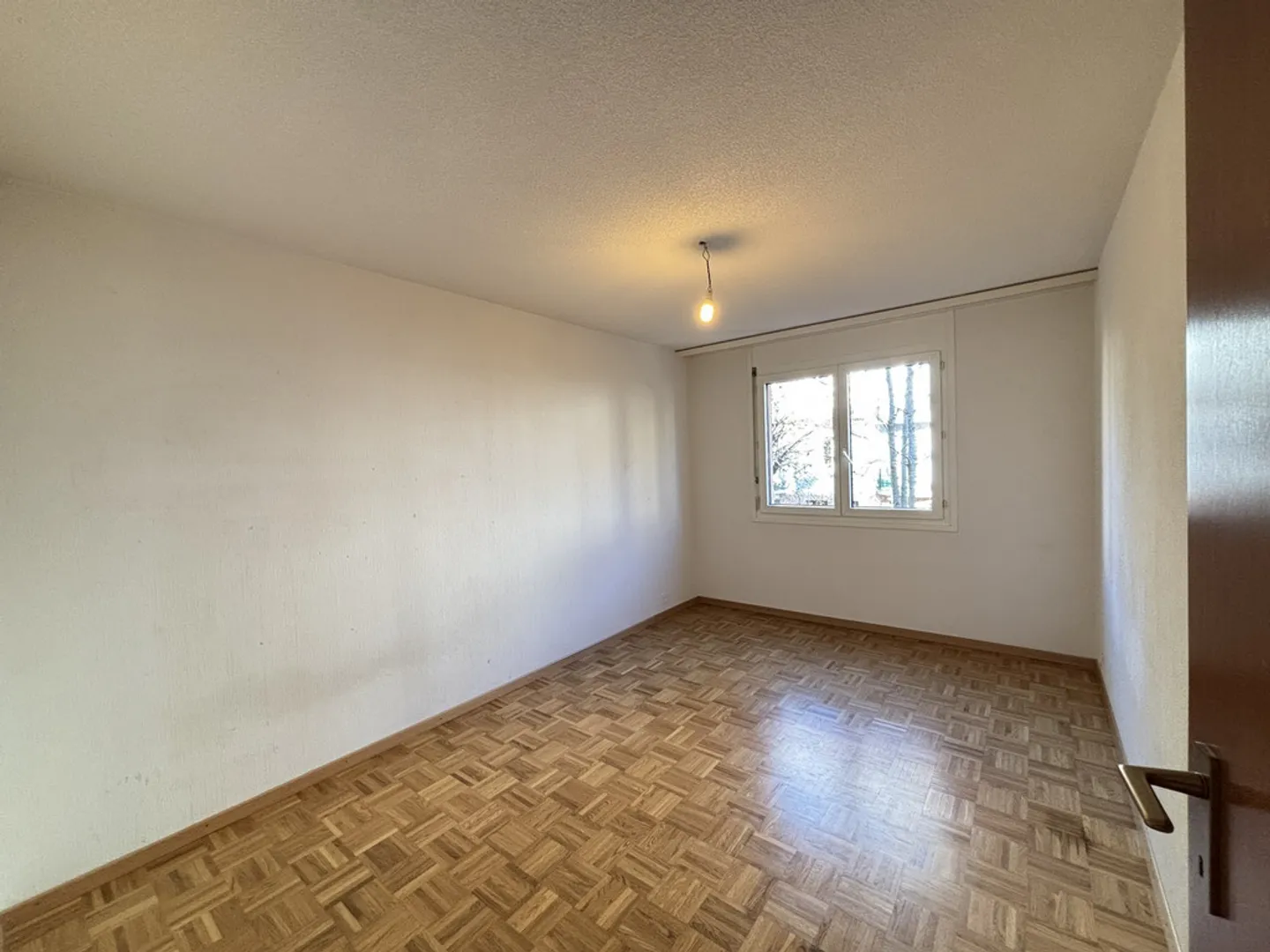 Geräumige 3,5-Zimmer-Wohnung in Lausanne, nahe dem Sauvabelin-Park - Foto 4 von 8