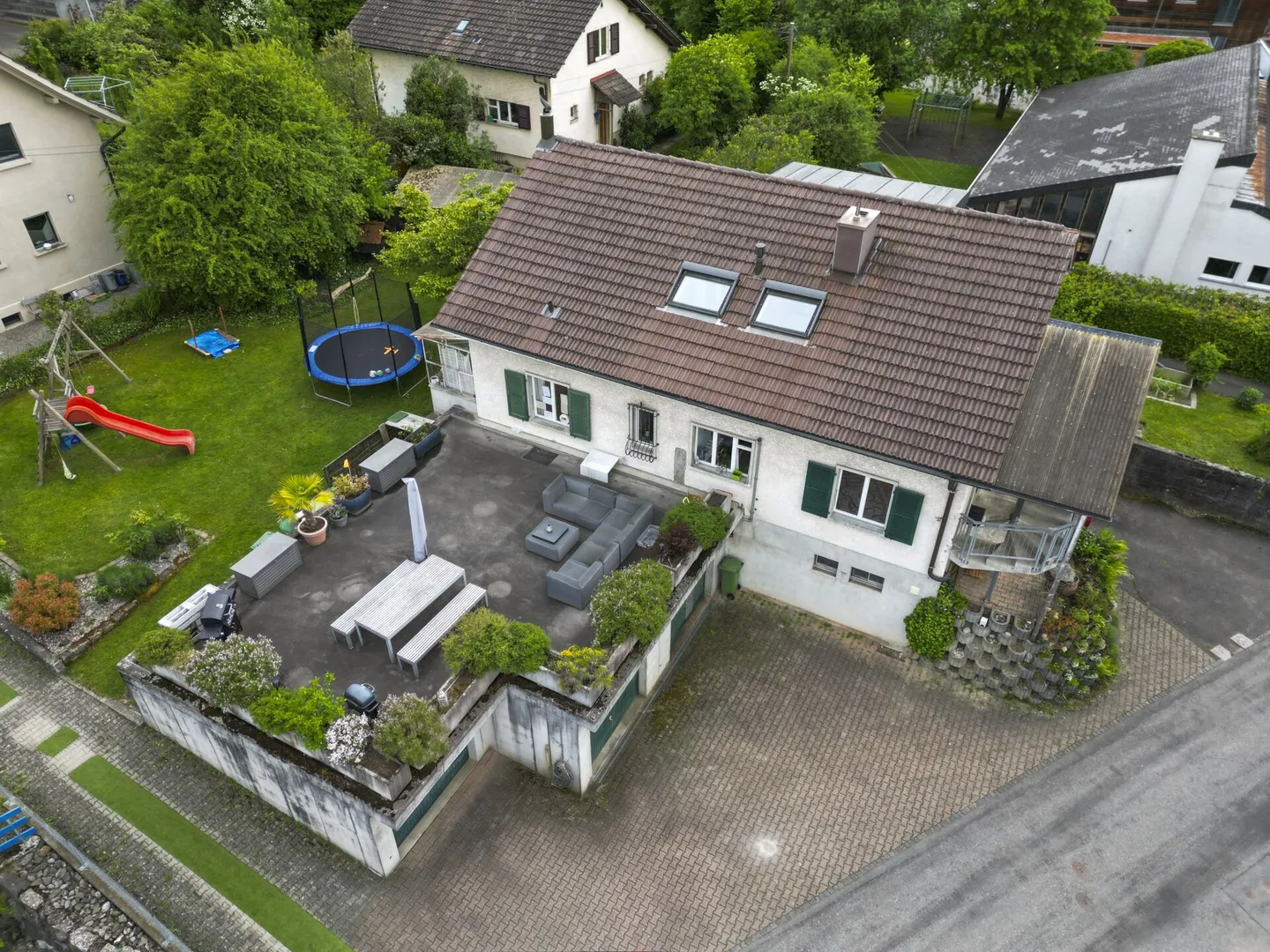 Two-family house: Plenty of space, plenty of potential - Photo 1 of 24