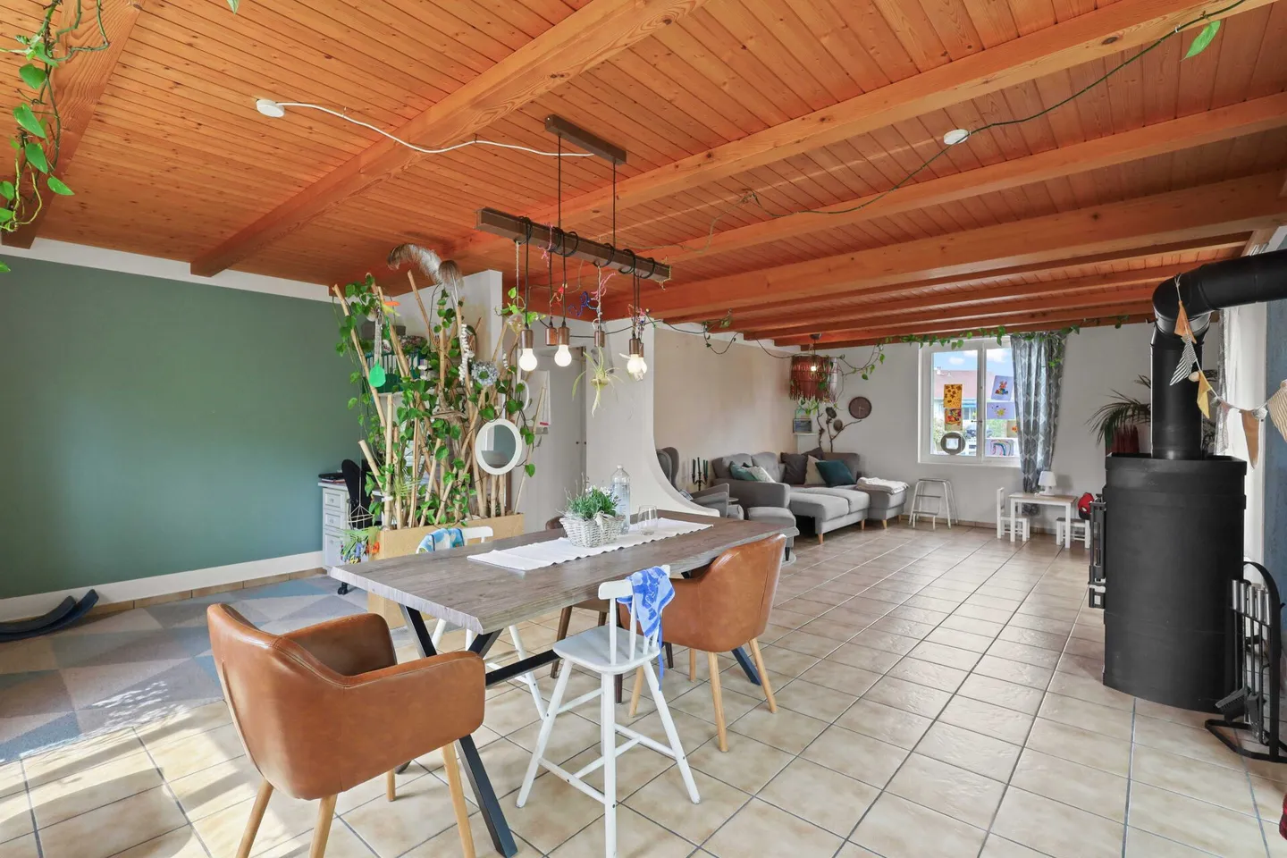 Two-family house: Plenty of space, plenty of potential - Photo 4 of 24