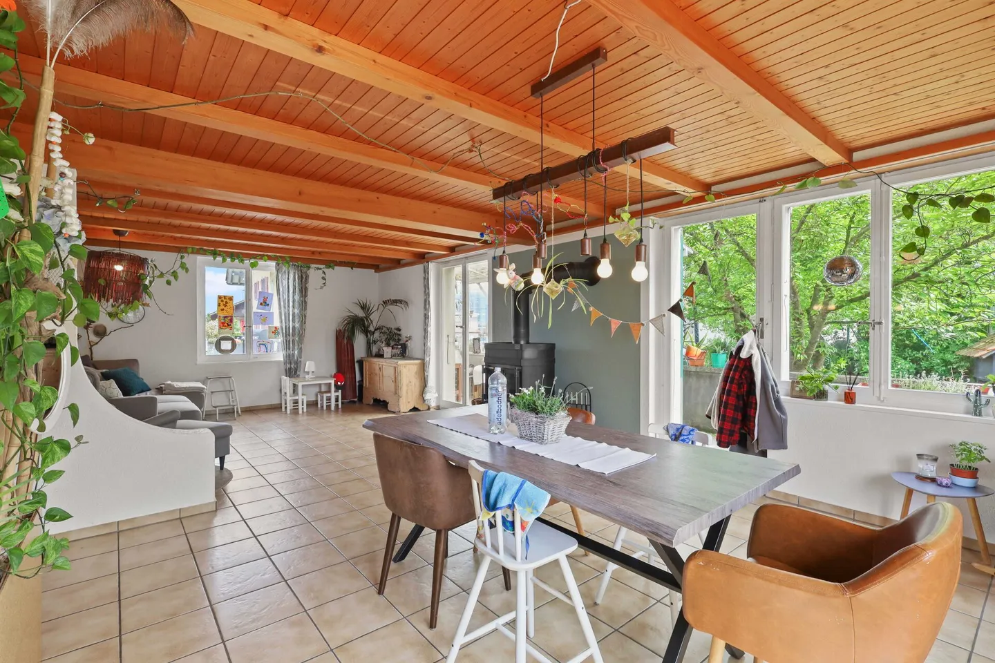 Two-family house: Plenty of space, plenty of potential - Photo 6 of 24