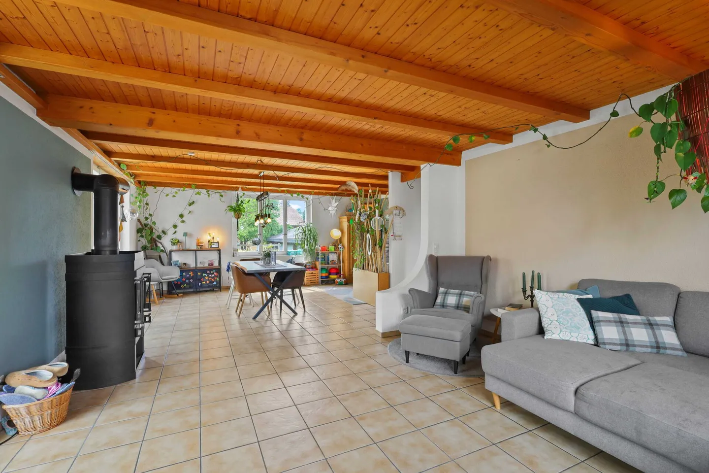Two-family house: Plenty of space, plenty of potential - Photo 7 of 24