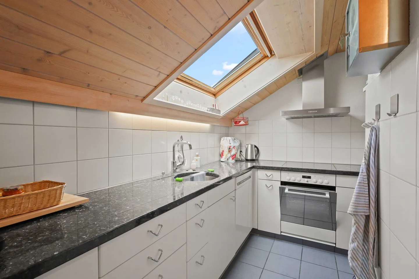 Two-family house: Plenty of space, plenty of potential - Photo 13 of 24