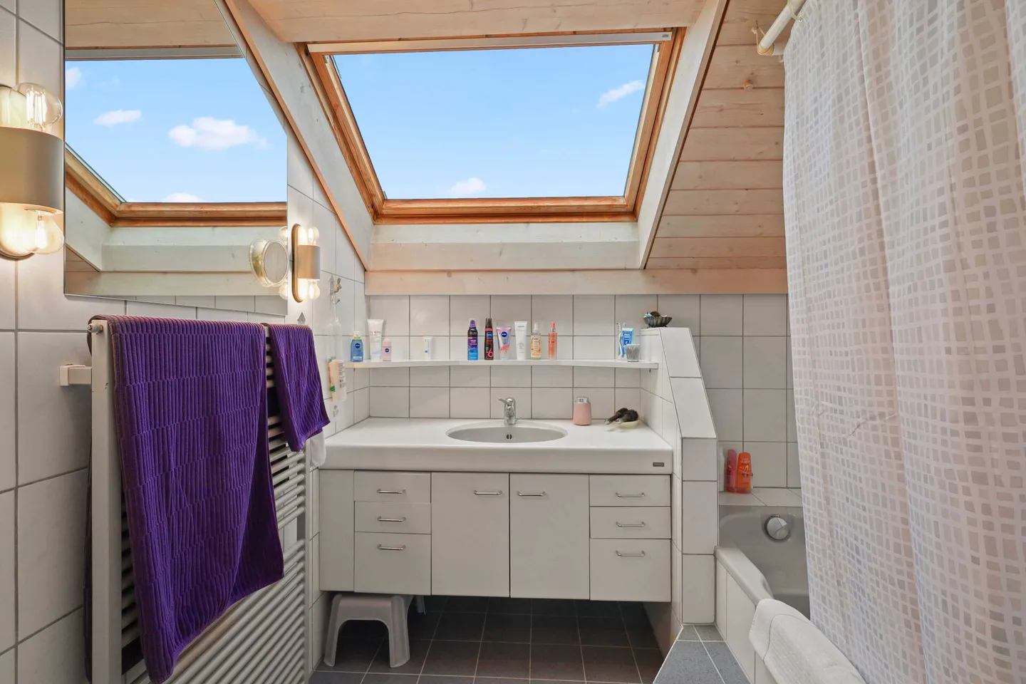 Two-family house: Plenty of space, plenty of potential - Photo 15 of 24