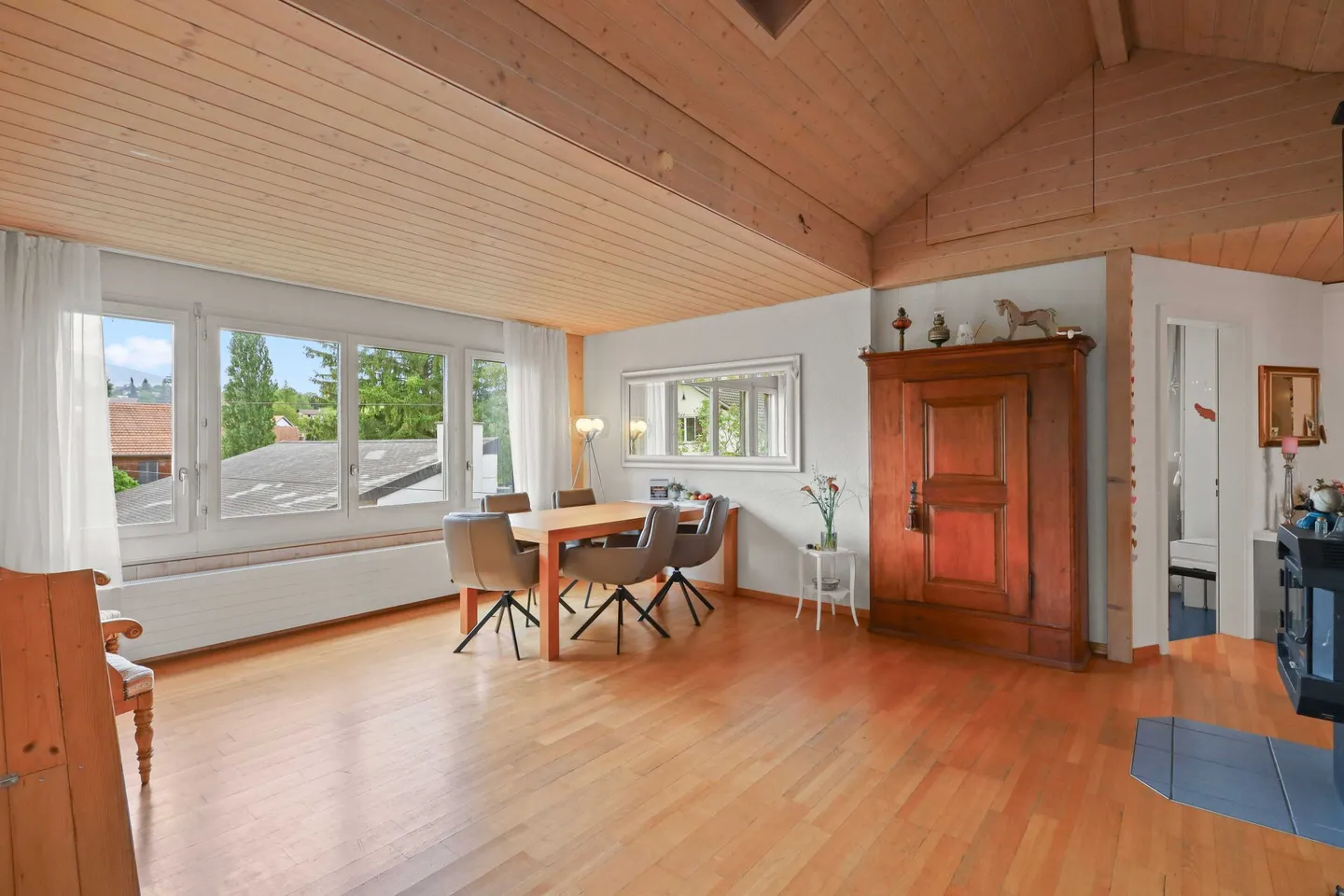 Two-family house: Plenty of space, plenty of potential - Photo 16 of 24