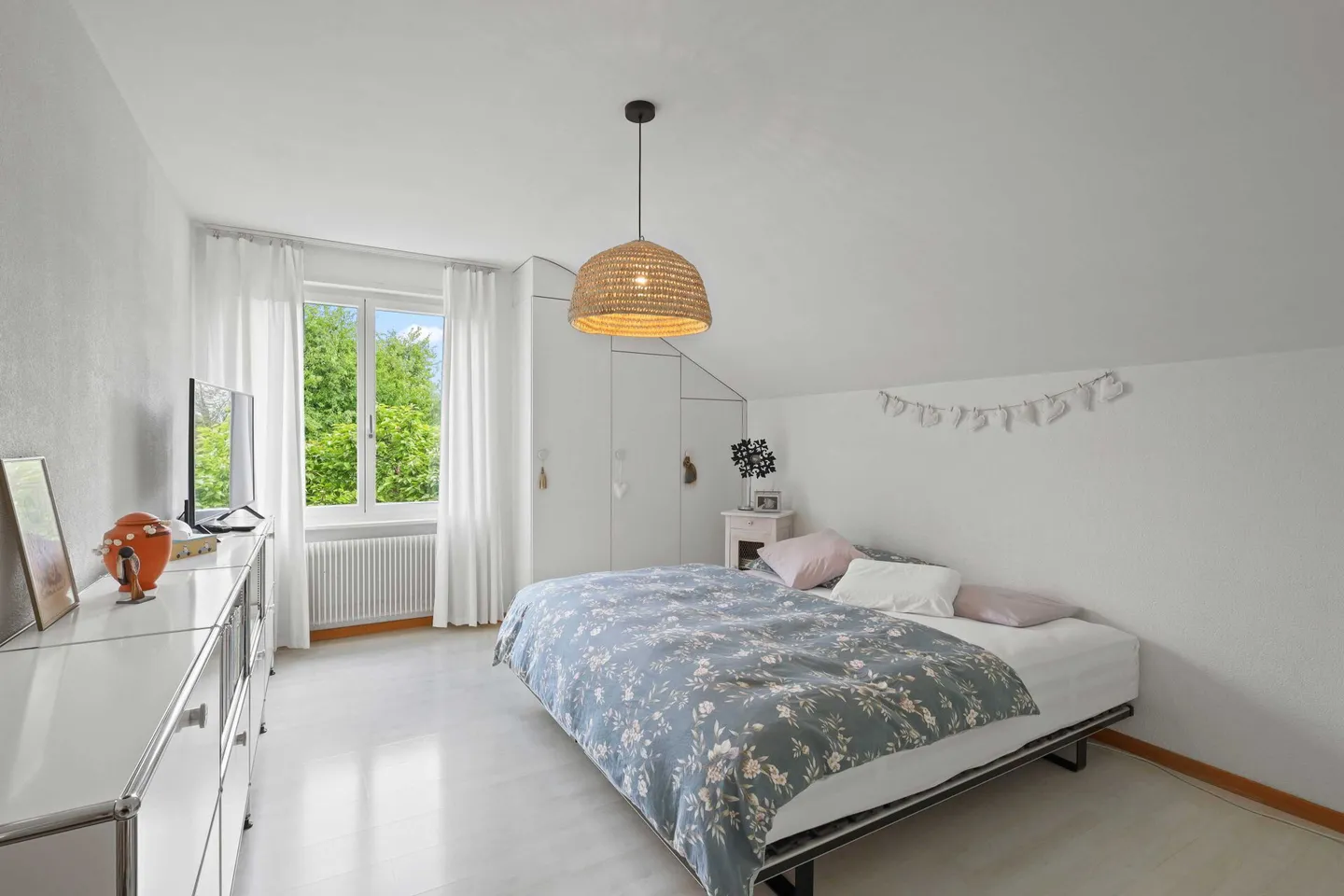 Two-family house: Plenty of space, plenty of potential - Photo 18 of 24