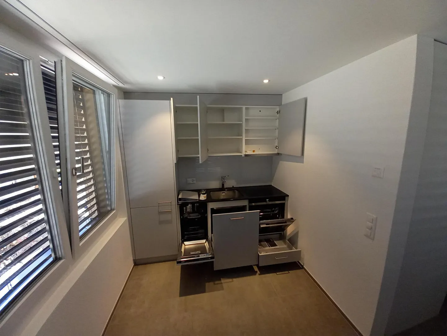 Modern Apartment for Individuals - Photo 5 of 7