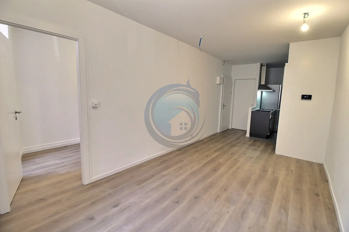 APPARTEMENT RÉNOVÉ DE 1,5 PIÈCES AU COEUR DE LA VIEILLE VILLE DE VEVEY - Foto 2 di 12