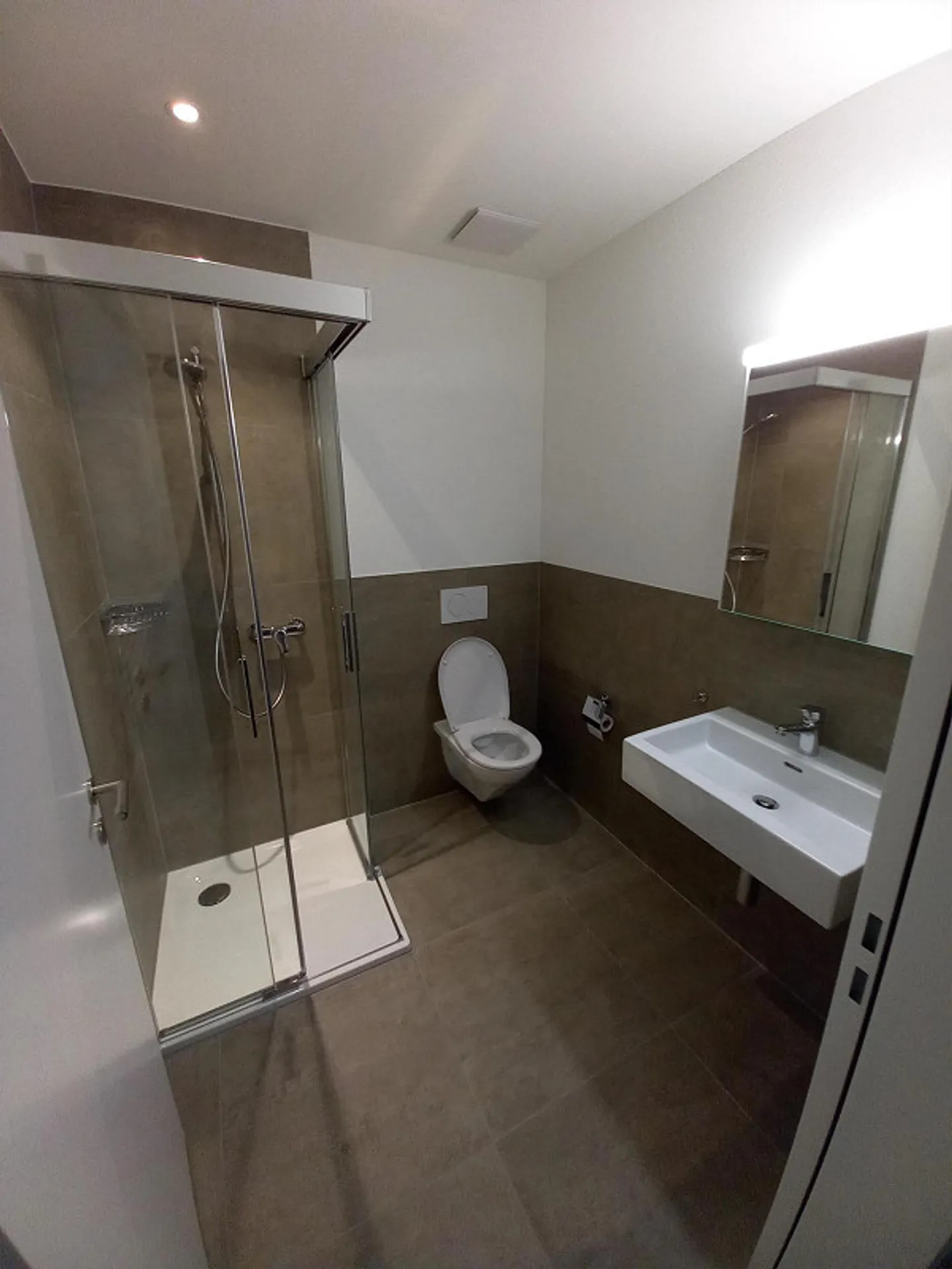 Modern Apartment for Individuals - Photo 6 of 7