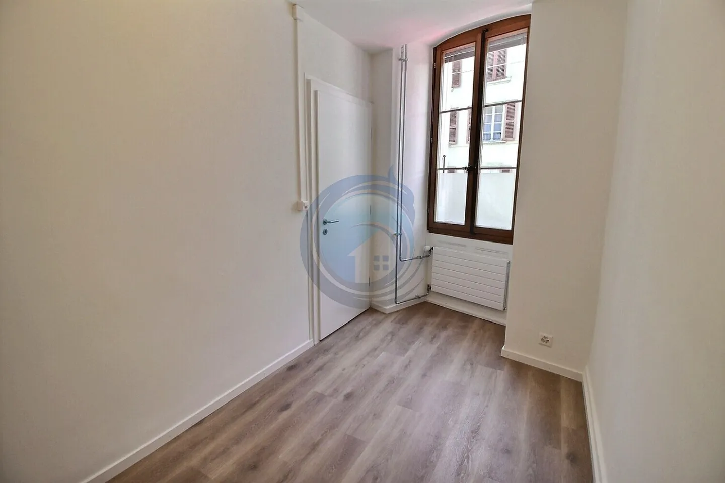 APPARTEMENT RÉNOVÉ DE 1,5 PIÈCES AU COEUR DE LA VIEILLE VILLE DE VEVEY - Foto 7 di 12