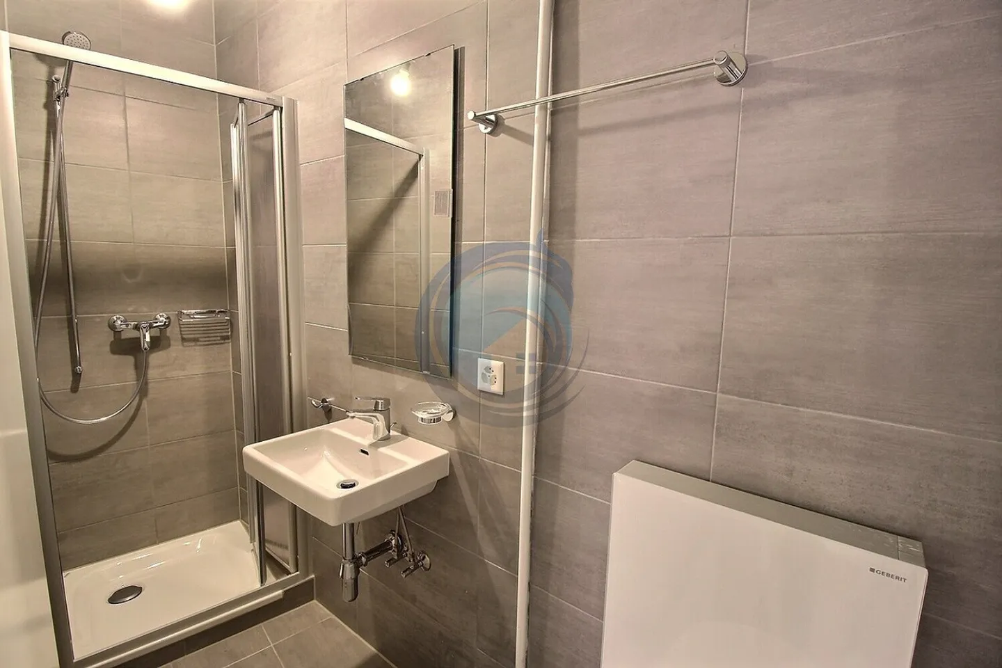 APPARTEMENT RÉNOVÉ DE 1,5 PIÈCES AU COEUR DE LA VIEILLE VILLE DE VEVEY - Foto 8 di 12