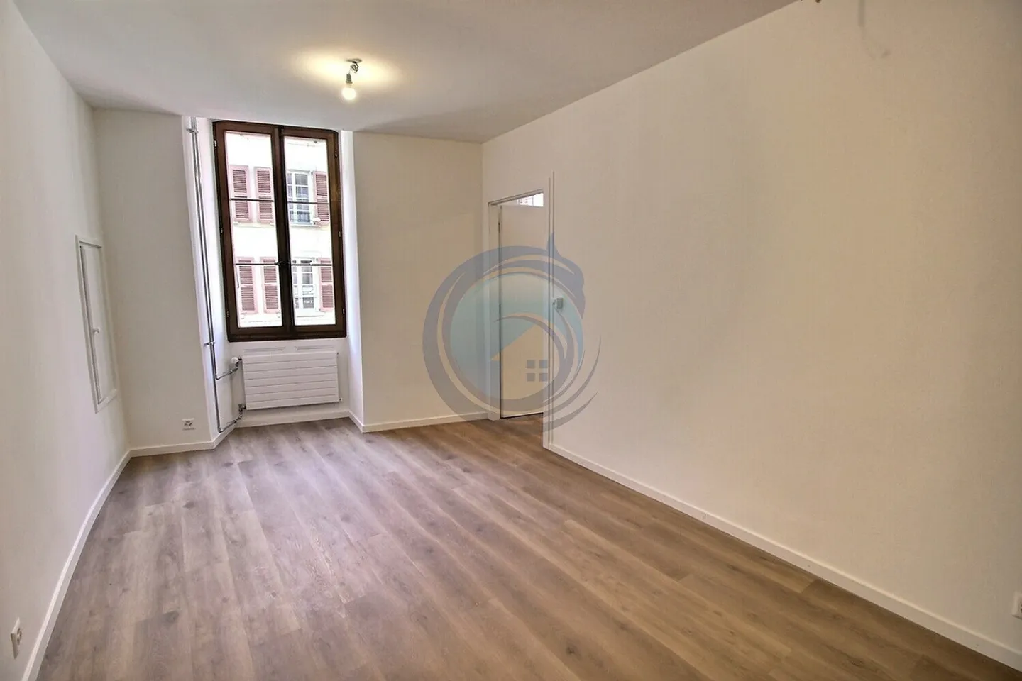 APPARTEMENT RÉNOVÉ DE 1,5 PIÈCES AU COEUR DE LA VIEILLE VILLE DE VEVEY - Foto 4 di 12