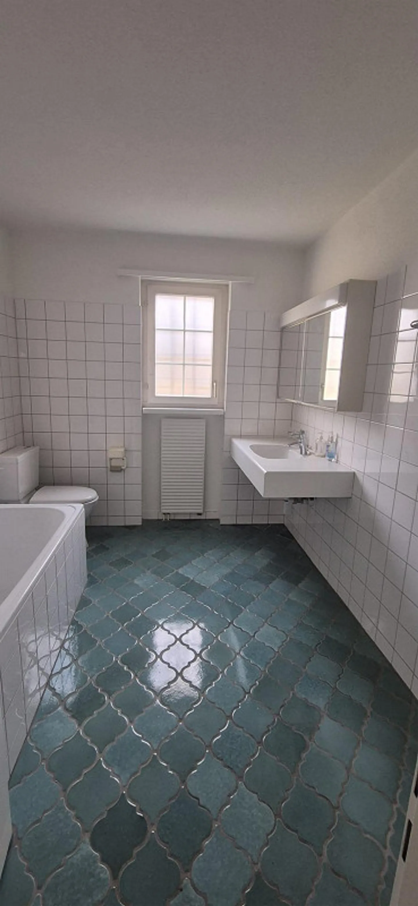 Appartement spacieux de 3,5 pièces avec cheminée dans un emplacement central à Dübendorf - Photo 8 sur 9