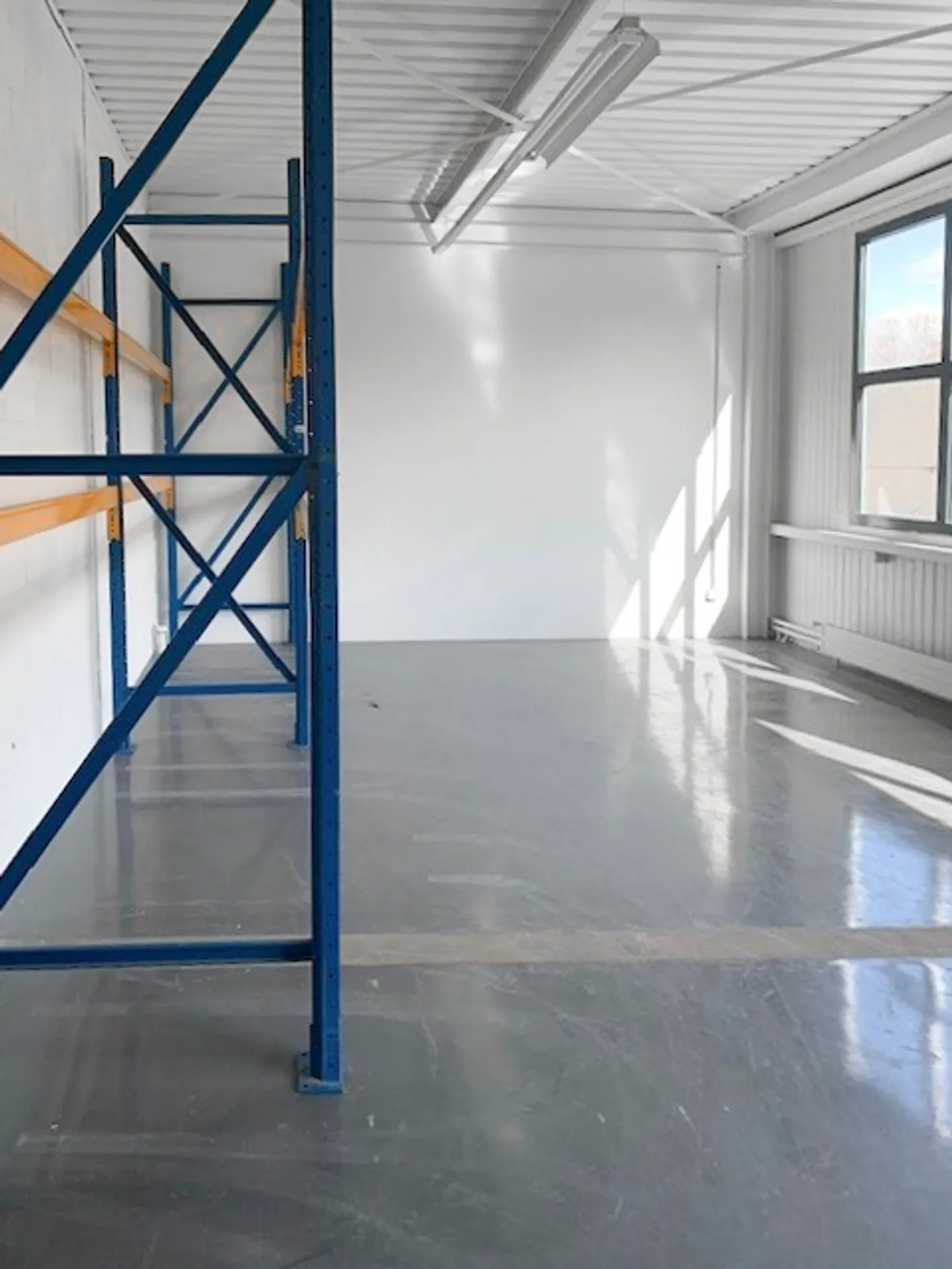 Locali di 212 m2 nel centro della Z.I. di Plan-les-Ouates - Foto 1 di 8