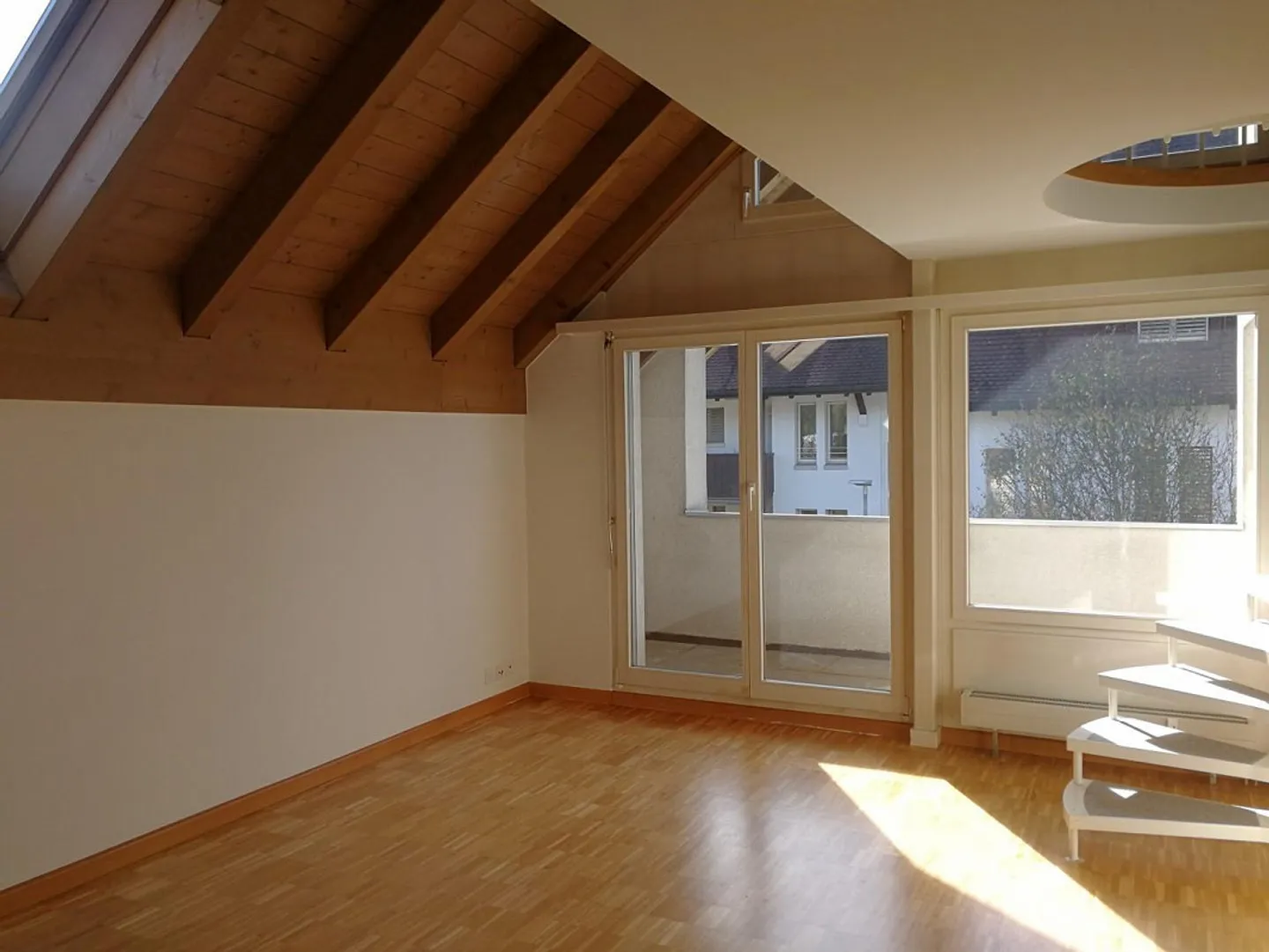 Appartement attrayant de 3 pièces avec galerie - Photo 3 sur 8