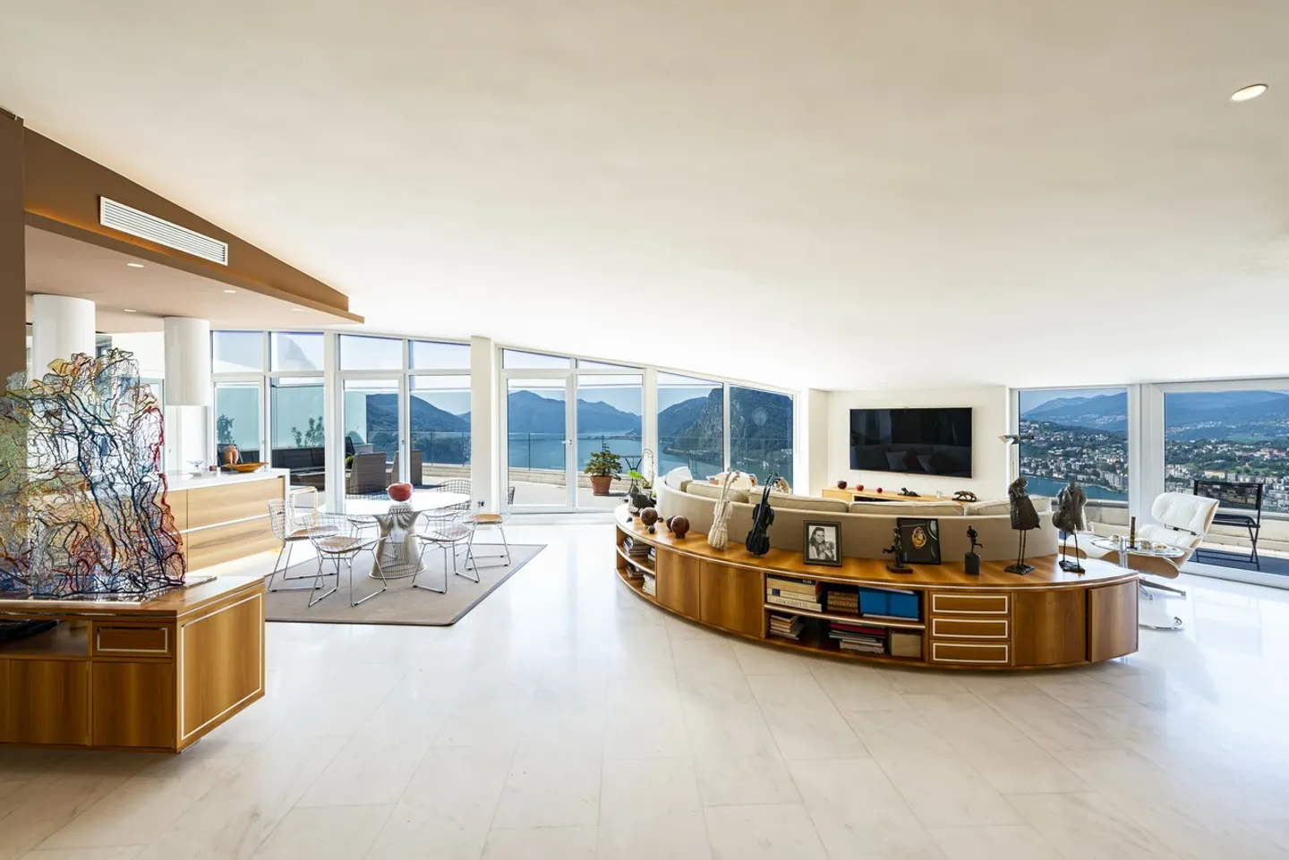 Luxurious Duplex Penthouse in a Dominant Position - Photo 4 of 16