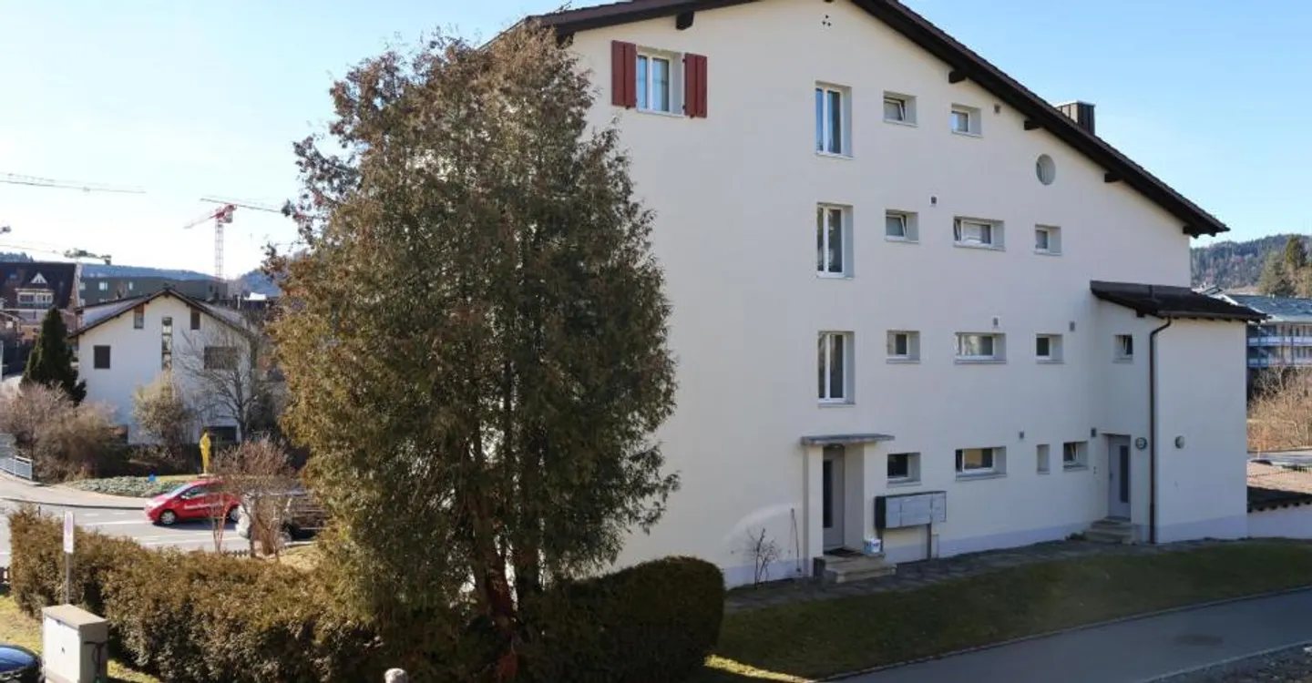 Attractive multi-family house with yield and development potential in Unterägeri ZG - Photo 1 of 8