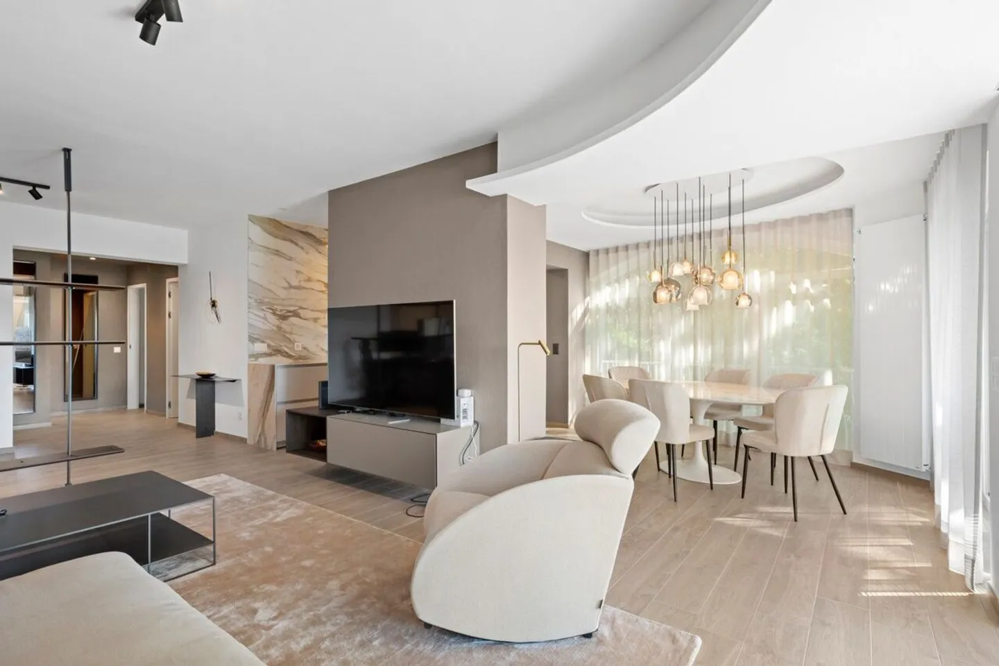 Montagnola – APPARTAMENTO ESCLUSIVO DI 3,5 STANZE IN UNA VILLA CON SOLI 4 UNITA', UN'OASI DI DESIGN NEL VERDE - Foto 5 di 13