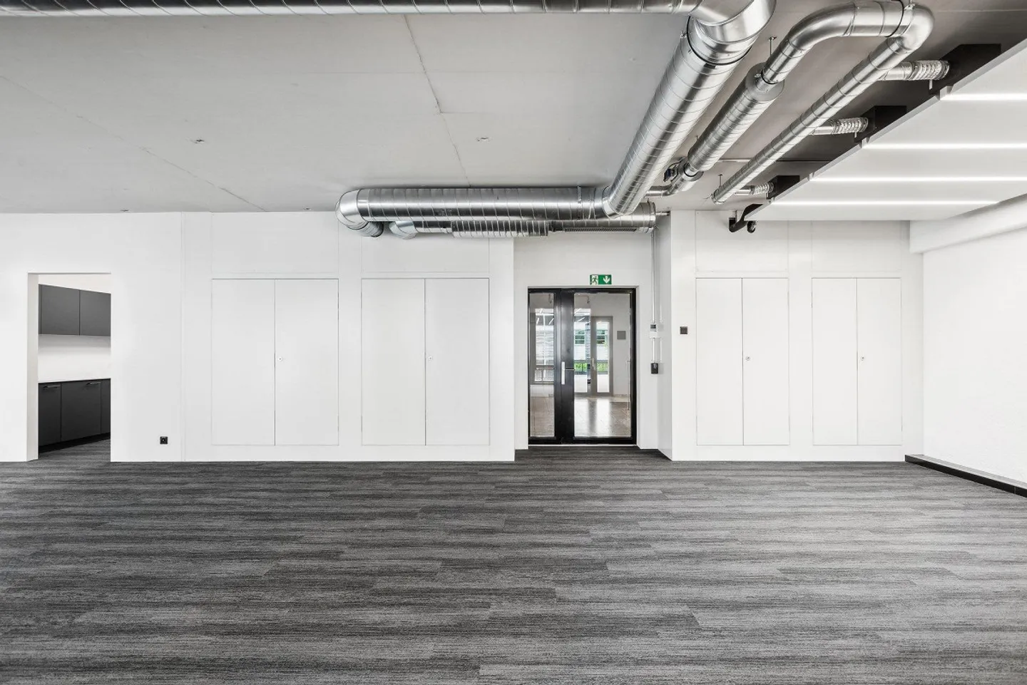 Top developed office: 4-6 months rent-free: Grab it now! - Photo 4 of 12
