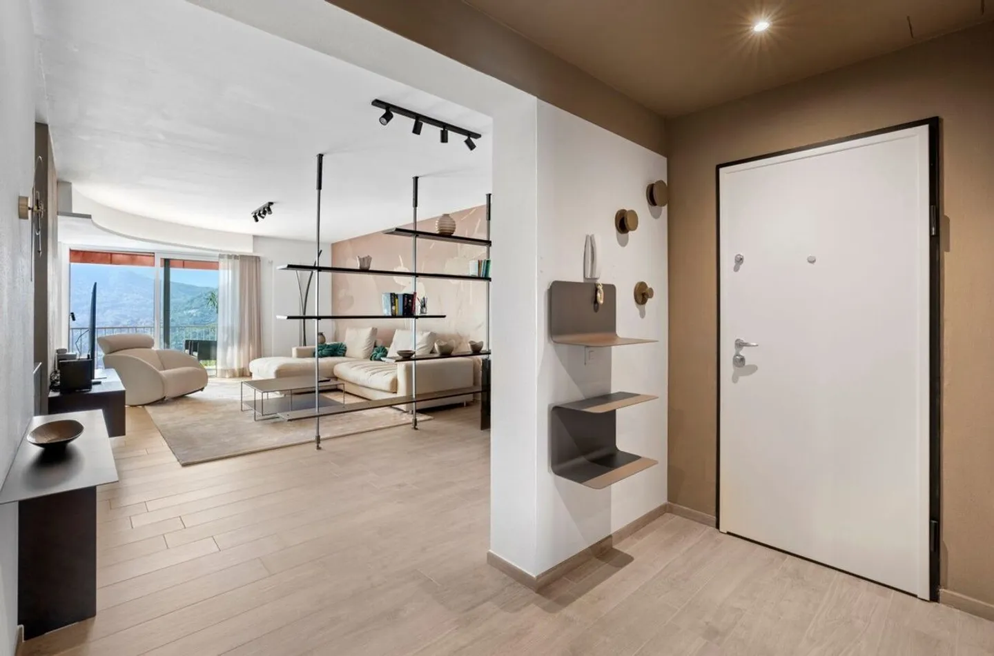 Montagnola – APPARTAMENTO ESCLUSIVO DI 3,5 STANZE IN UNA VILLA CON SOLI 4 UNITA', UN'OASI DI DESIGN NEL VERDE - Foto 12 di 13