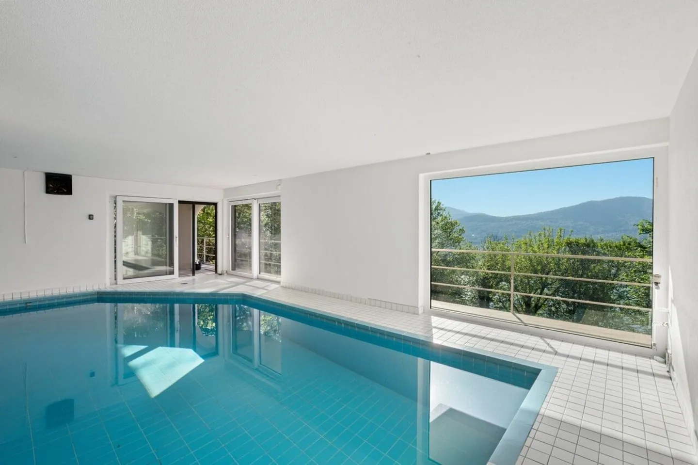 Montagnola – APPARTAMENTO ESCLUSIVO DI 3,5 STANZE IN UNA VILLA CON SOLI 4 UNITA', UN'OASI DI DESIGN NEL VERDE - Foto 13 di 13