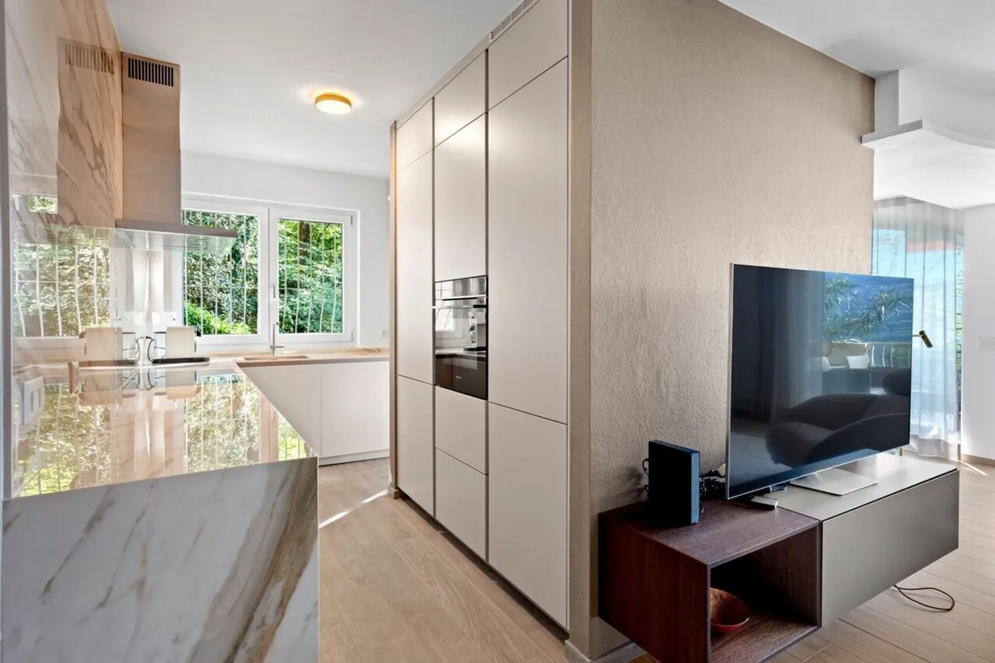 Montagnola – APPARTAMENTO ESCLUSIVO DI 3,5 STANZE IN UNA VILLA CON SOLI 4 UNITA', UN'OASI DI DESIGN NEL VERDE - Foto 8 di 13
