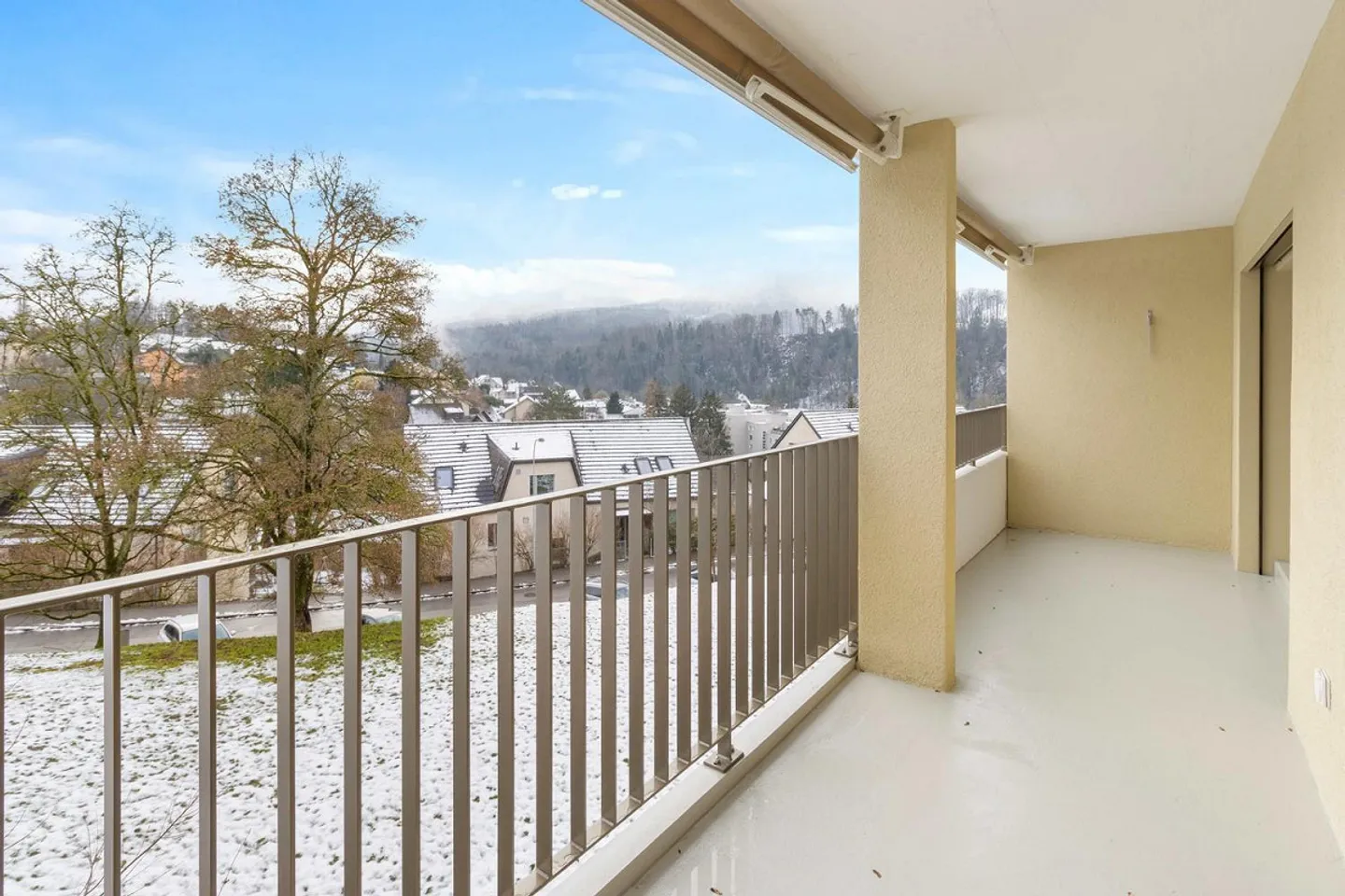 Appartement 2.5 pièces avec balcon et vue sur la verdure - Photo 6 sur 7