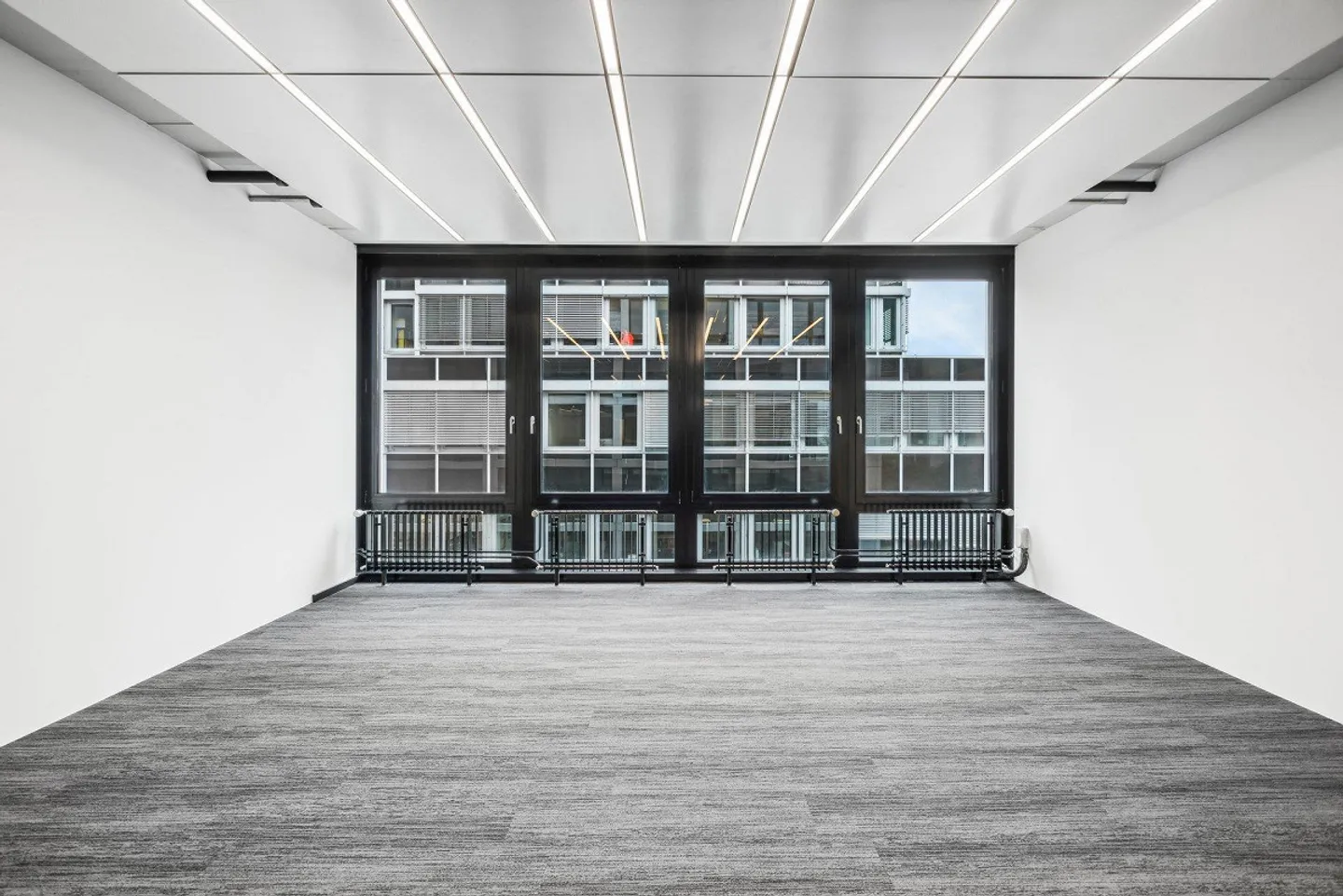 Top developed office: 4-6 months rent-free: Grab it now! - Photo 3 of 12