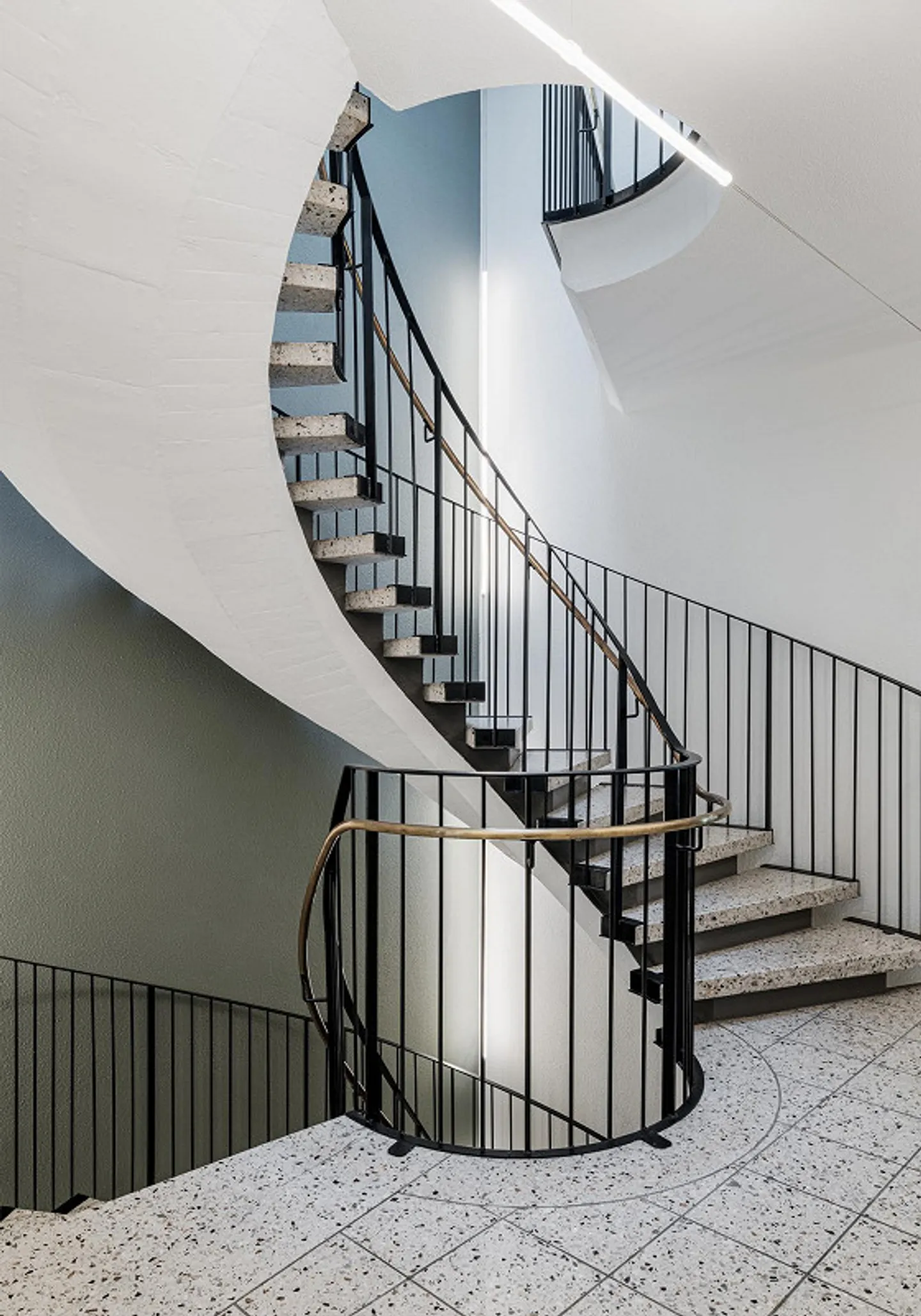 Top developed office: 4-6 months rent-free: Grab it now! - Photo 9 of 12
