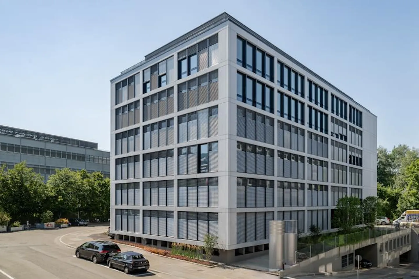 Top developed office: 4-6 months rent-free: Grab it now! - Photo 11 of 12