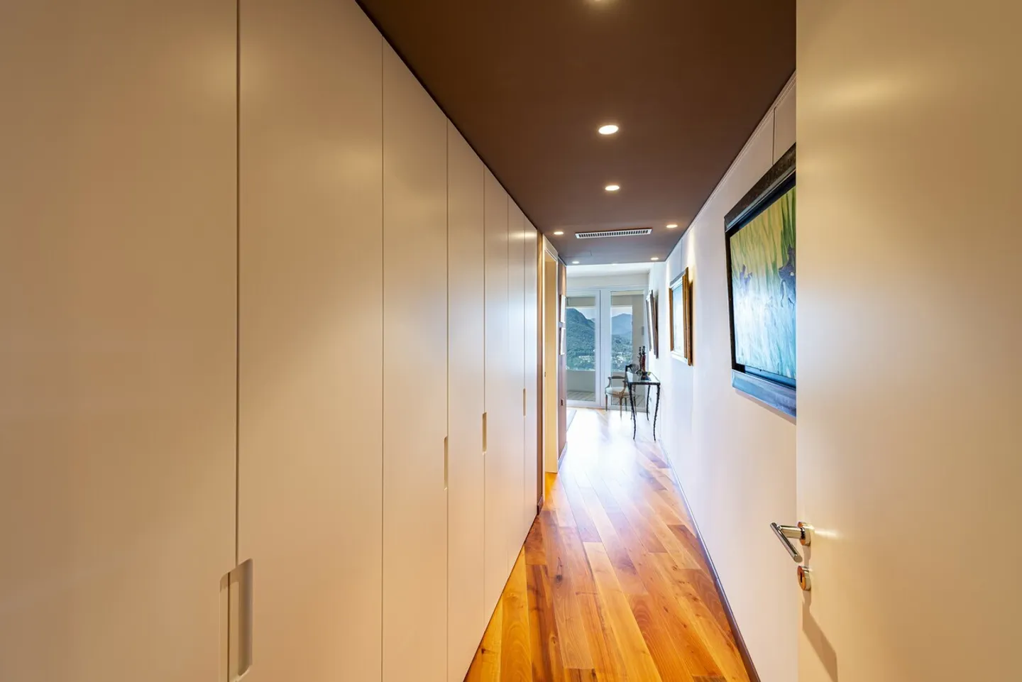 Luxurious Duplex Penthouse in a Dominant Position - Photo 8 of 16