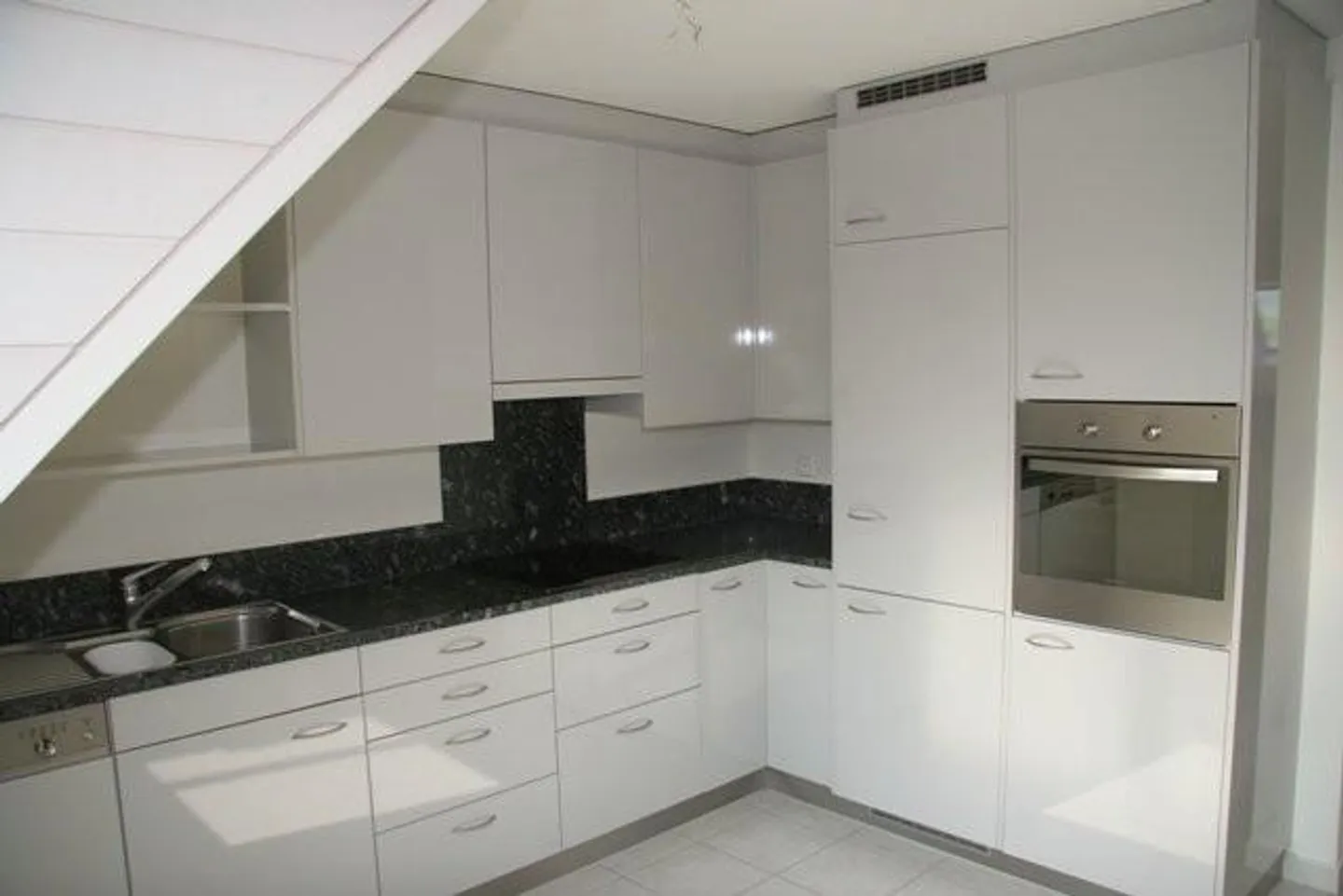 Exclusive 4.5-room maisonette apartment near S-Bahn - Photo 3 of 9