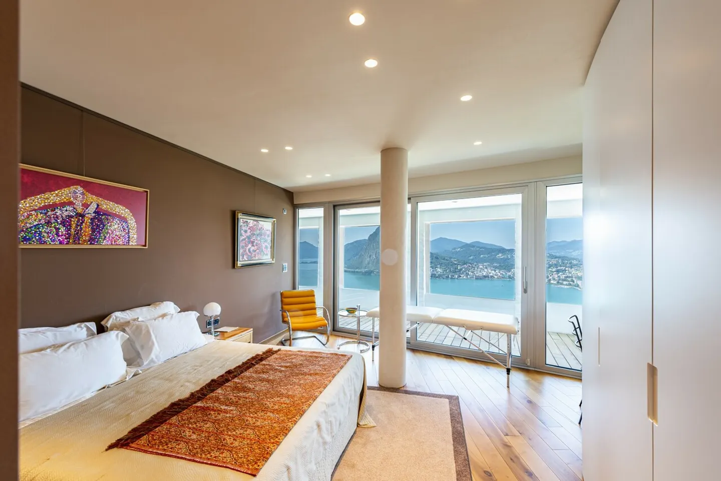 Luxurious Duplex Penthouse in a Dominant Position - Photo 10 of 16