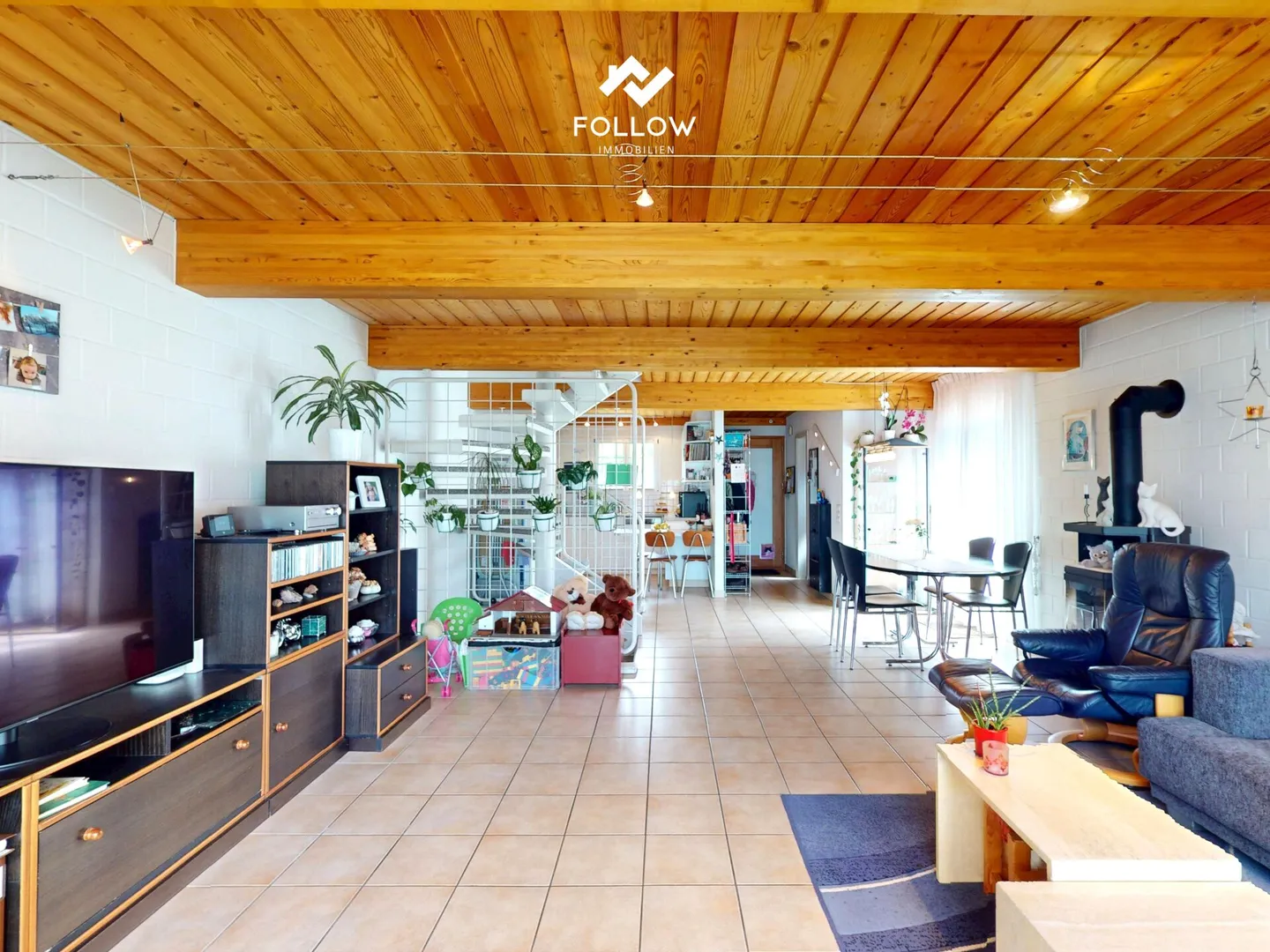 Family-friendly semi-detached house with garden and carport - Photo 3 of 12