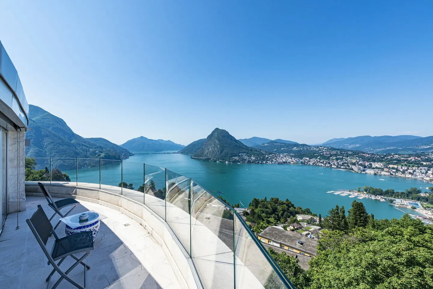 Luxurious Duplex Penthouse in a Dominant Position - Photo 11 of 16