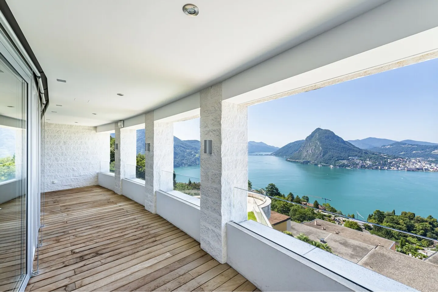 Luxurious Duplex Penthouse in a Dominant Position - Photo 12 of 16