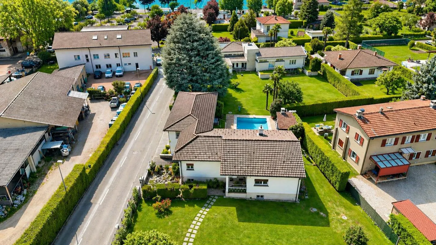 Villa unifamiliale avec piscine et jardin à quelques pas du lac de... - Photo 5 sur 6