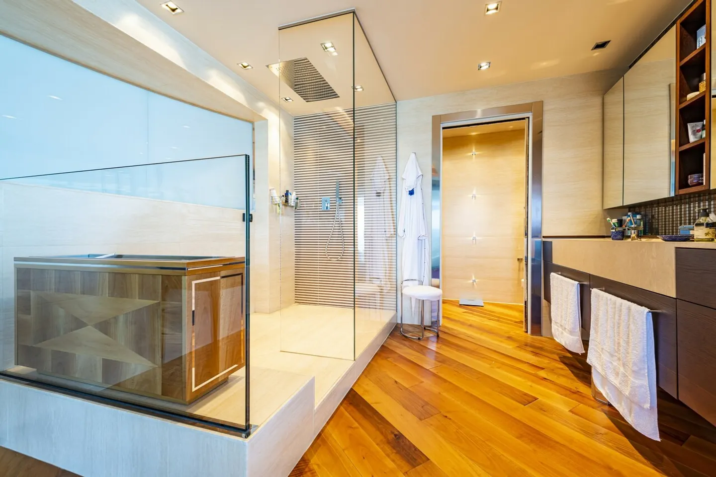 Luxurious Duplex Penthouse in a Dominant Position - Photo 13 of 16