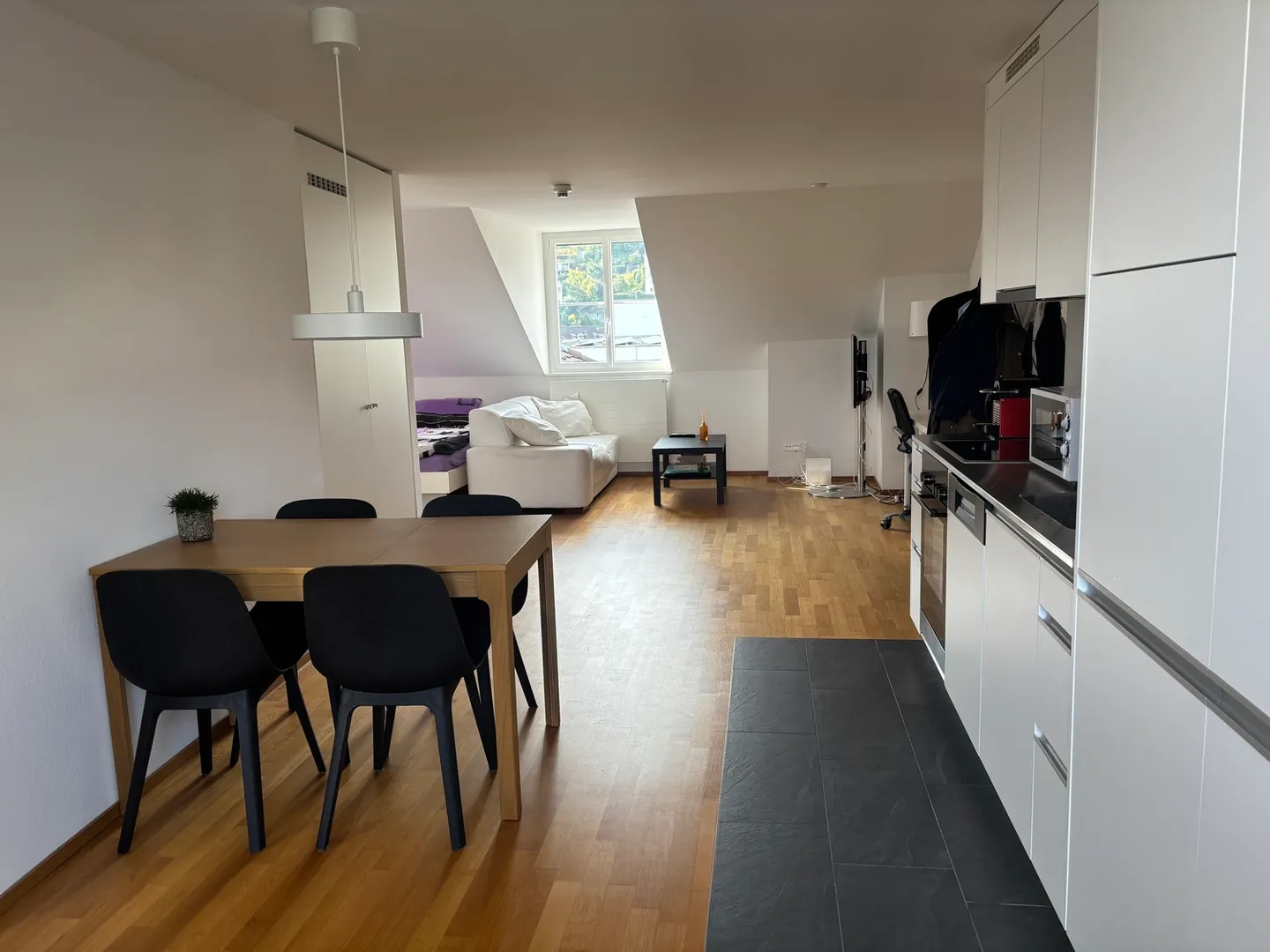 APPARTAMENTO SOTTO TETTO 1½ STANZE A LUCERNA, ARREDATO, TEMPORANEO - Foto 2 di 10
