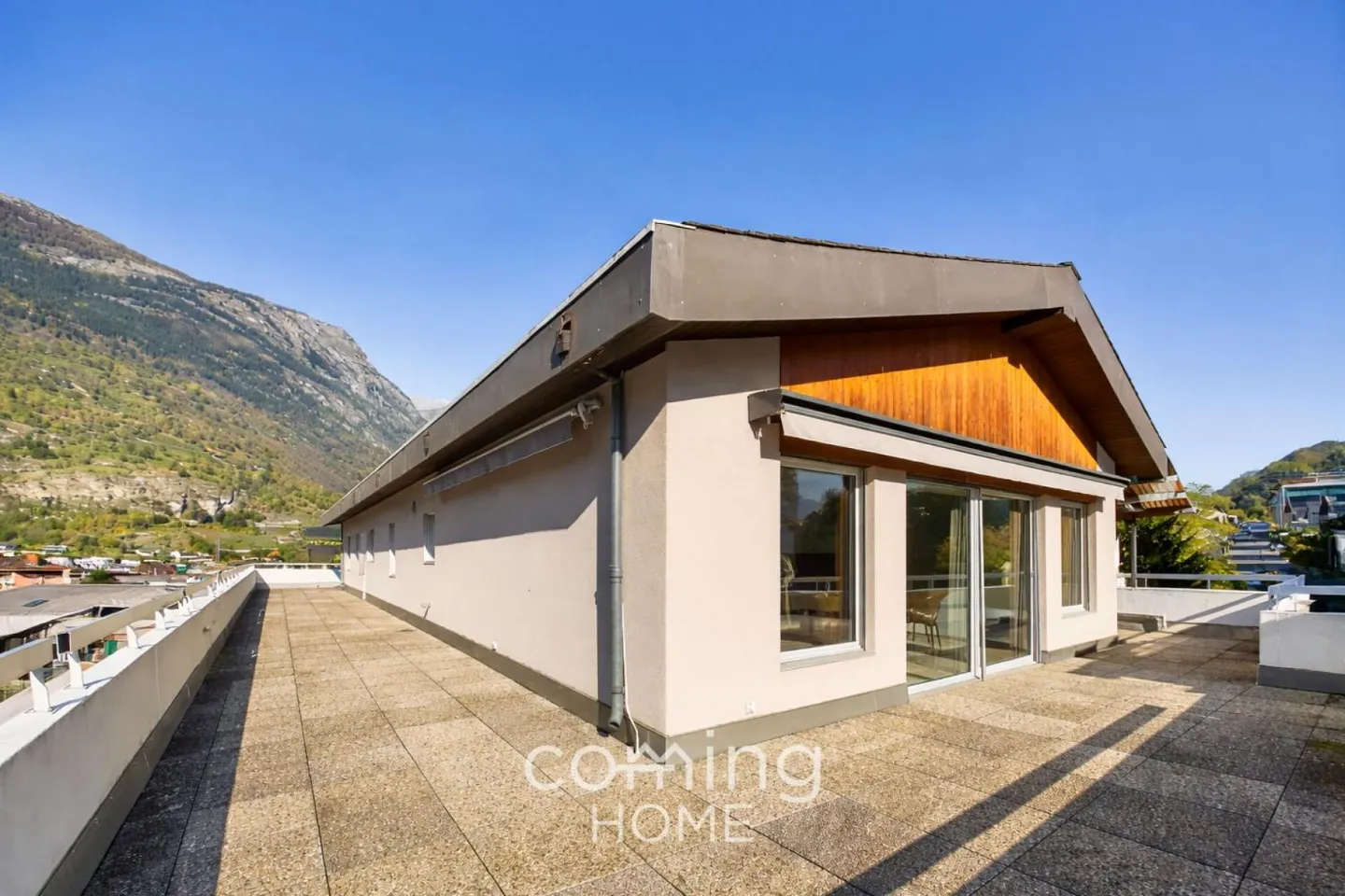 Luxuriöse Attikawohnung mit Terrasse - Foto 1 von 13