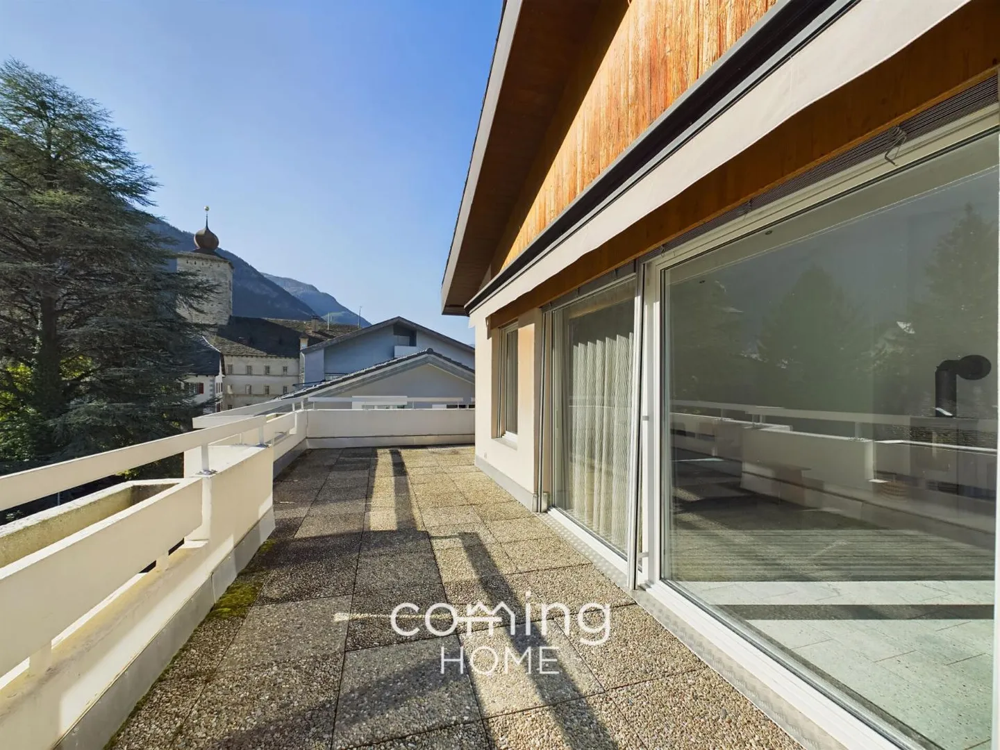 Luxuriöse Attikawohnung mit Terrasse - Foto 3 von 13